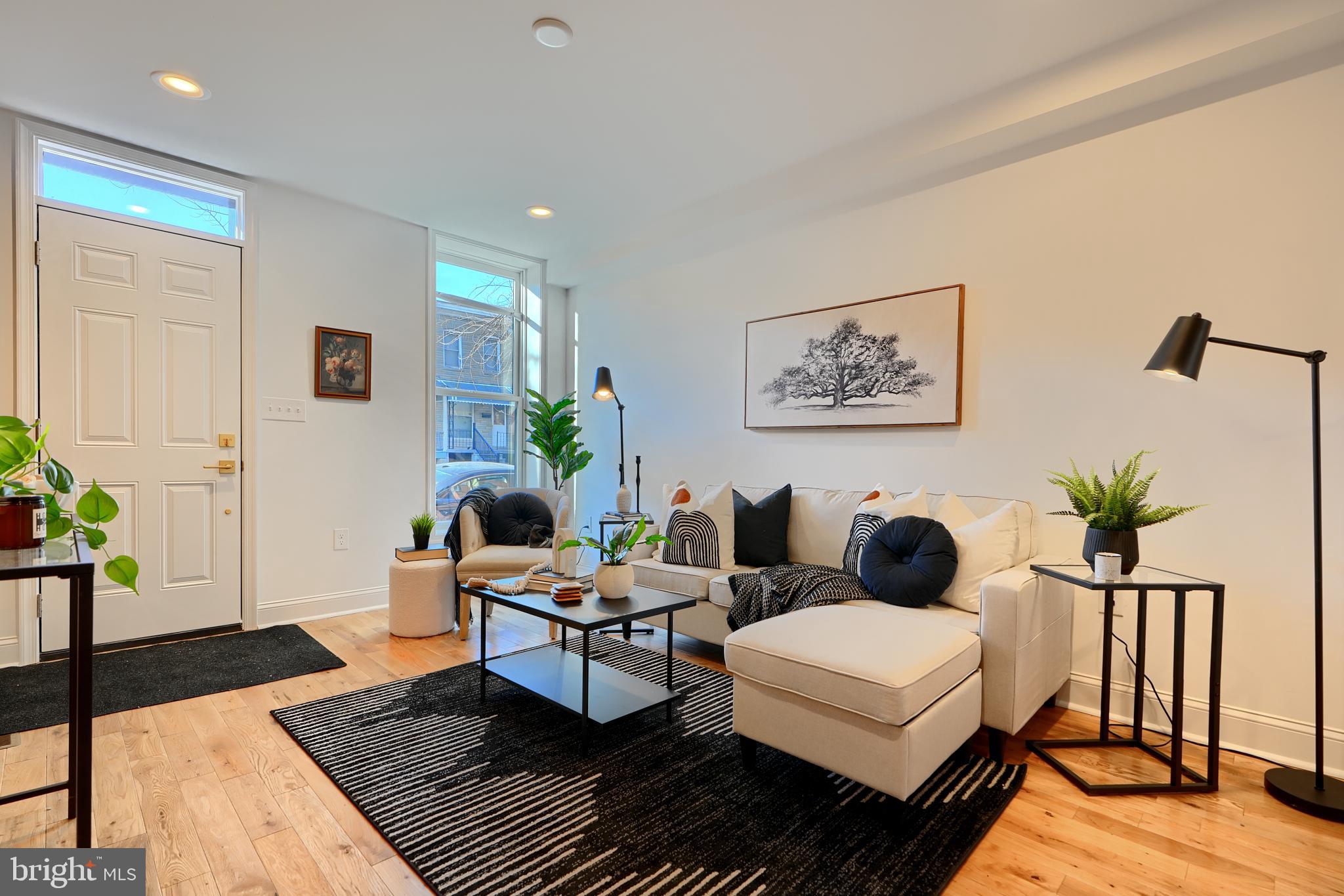 LOCUST POINT - Residential