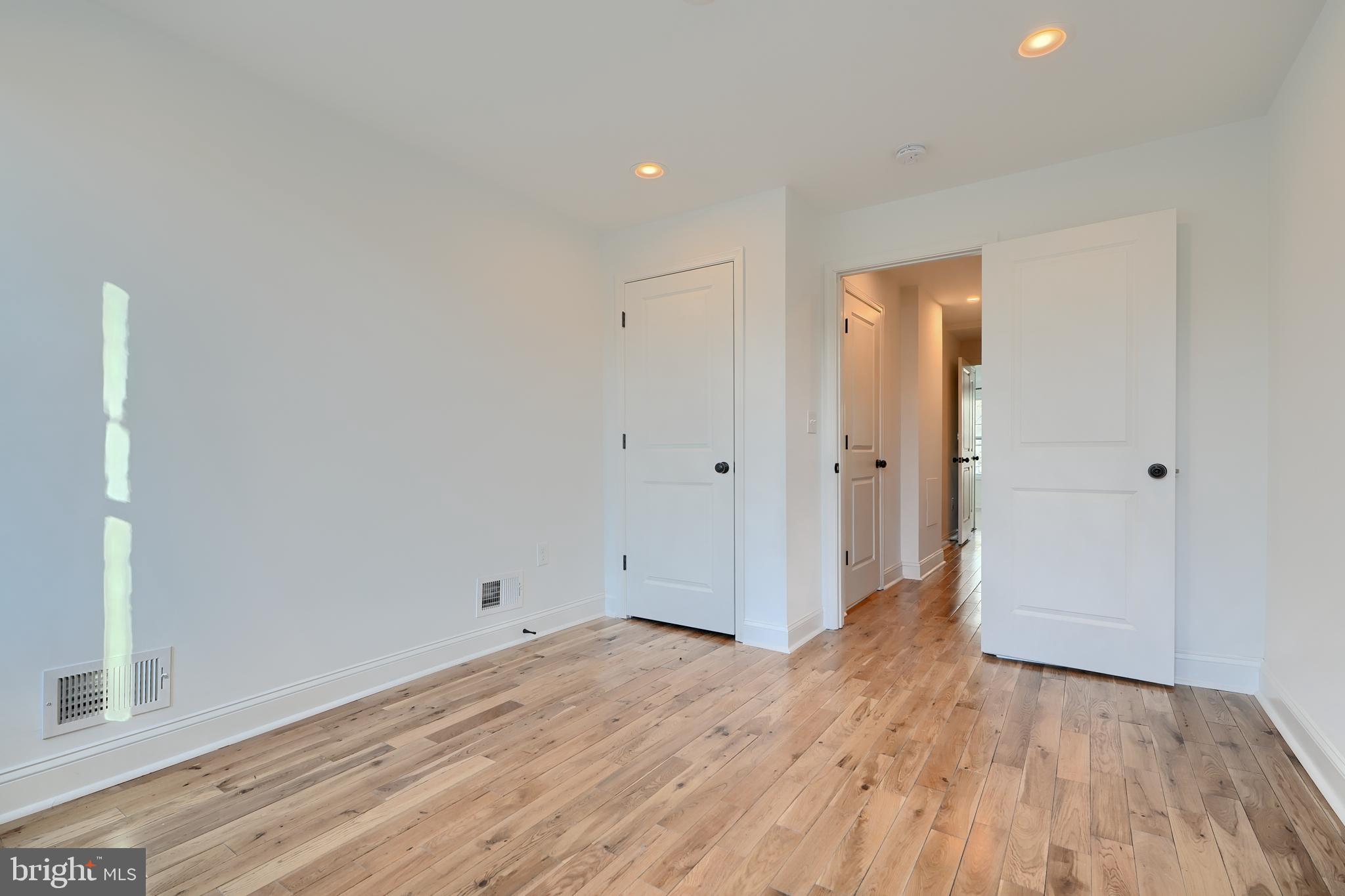 LOCUST POINT - Residential