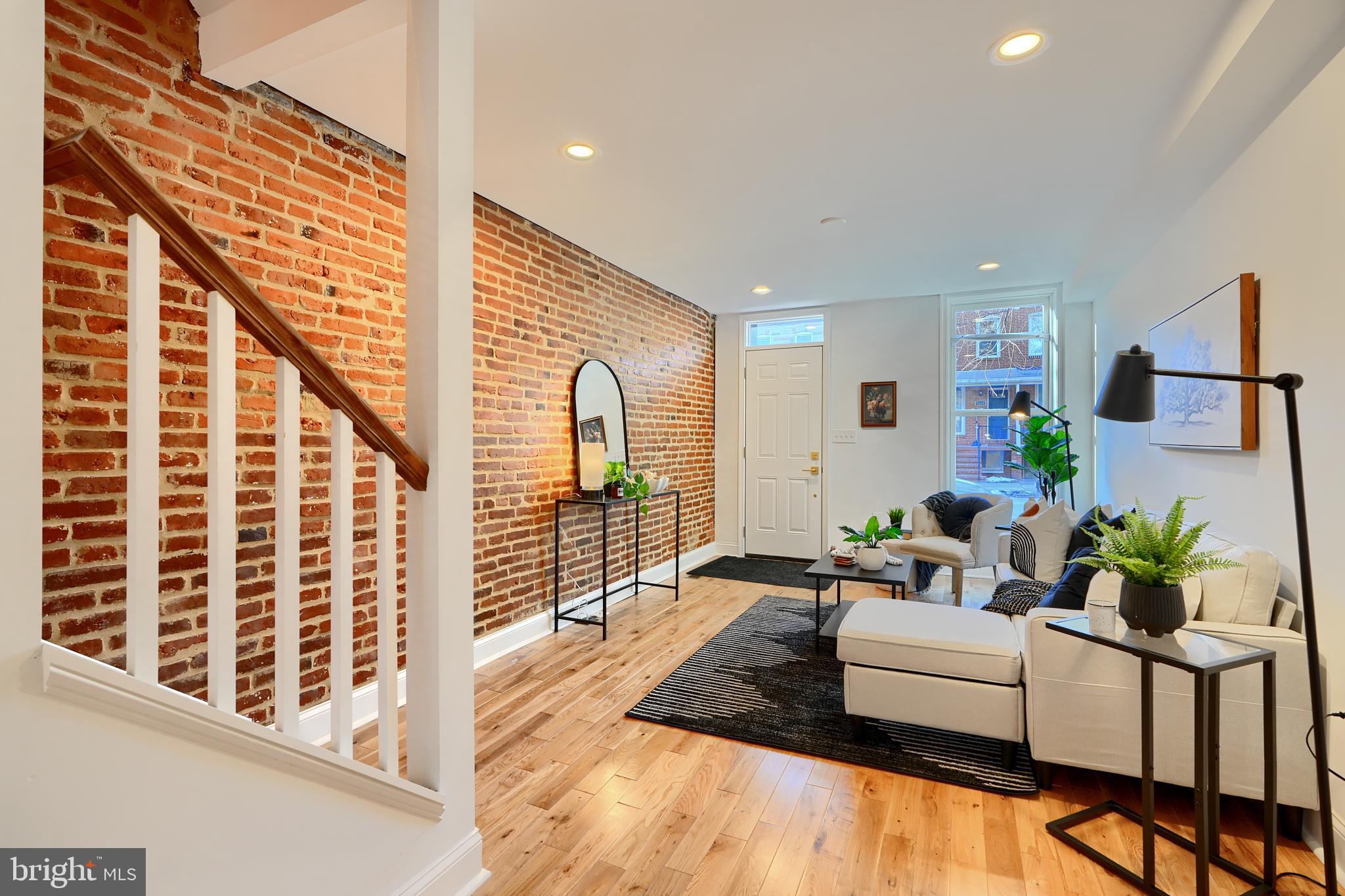 LOCUST POINT - Residential