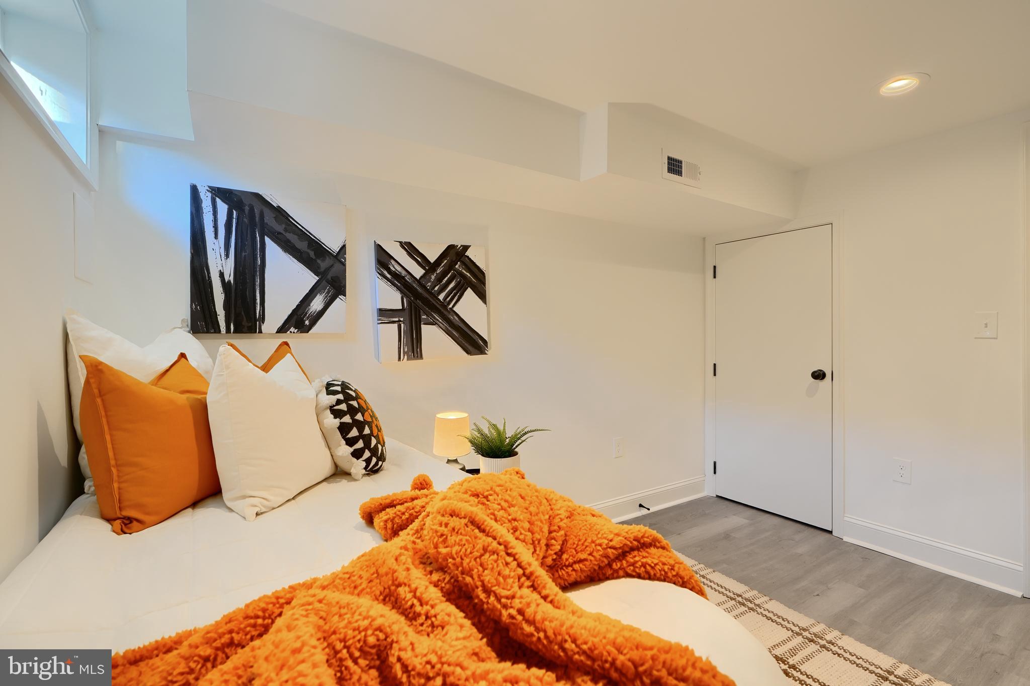 LOCUST POINT - Residential