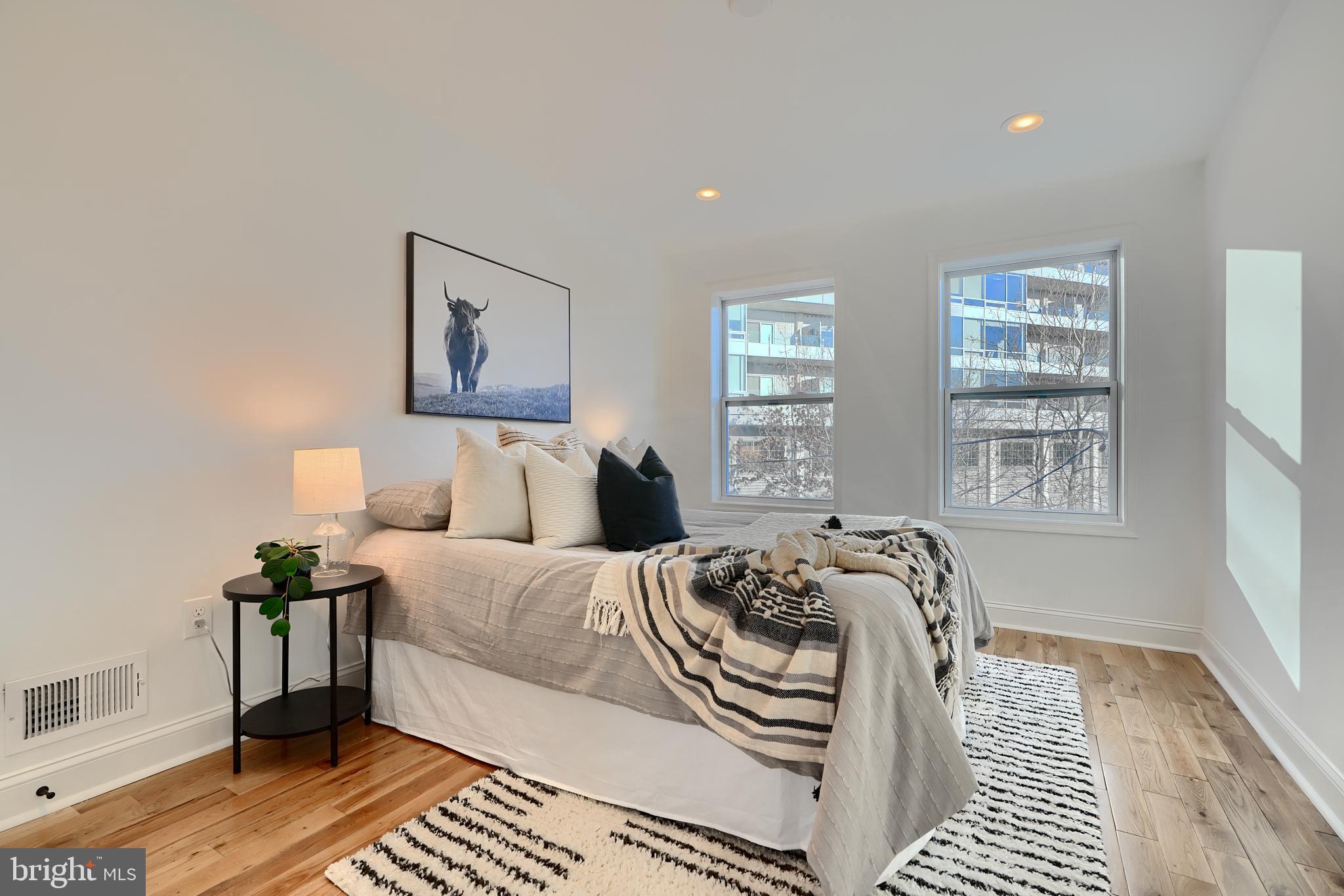 LOCUST POINT - Residential