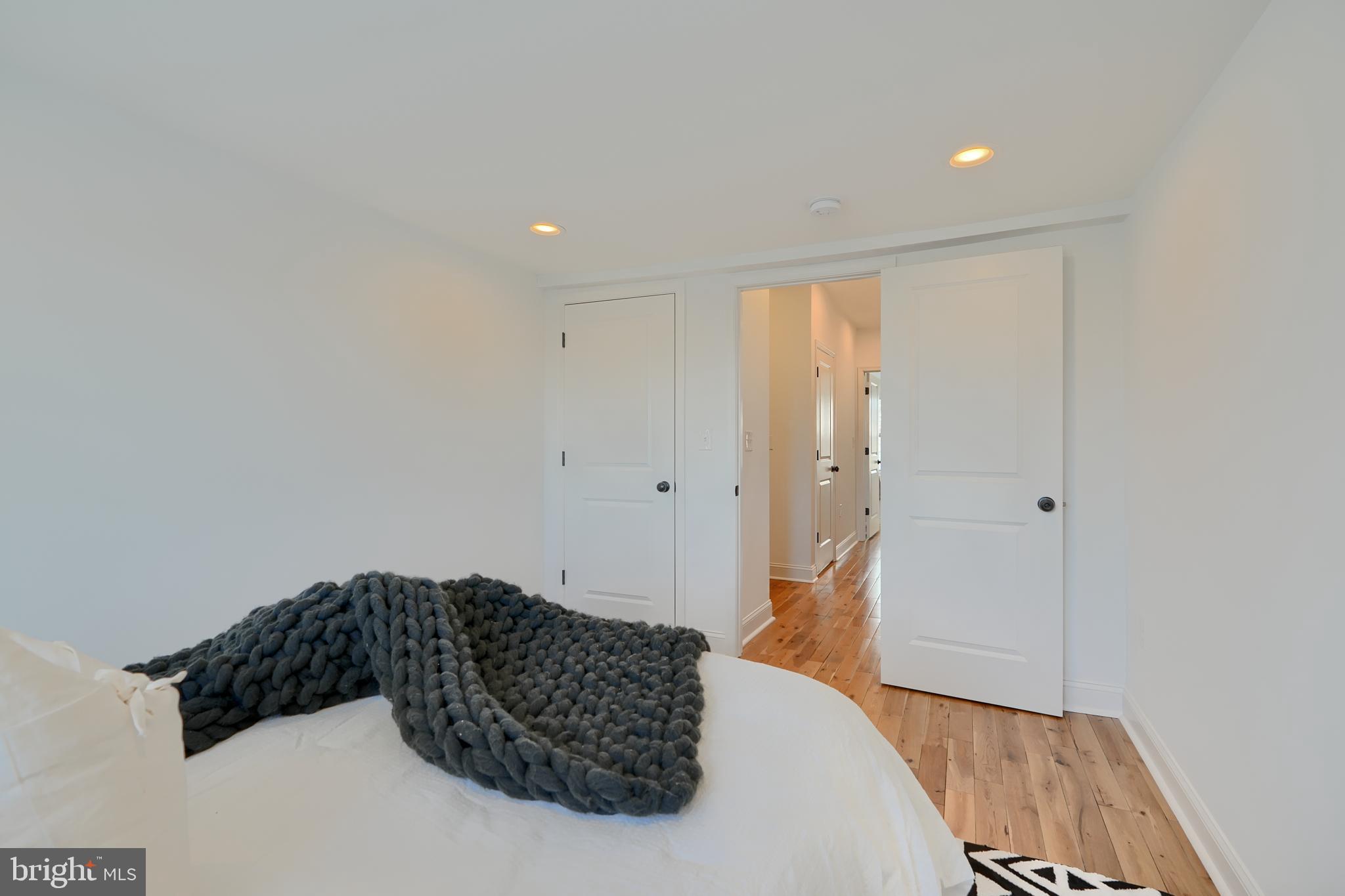 LOCUST POINT - Residential