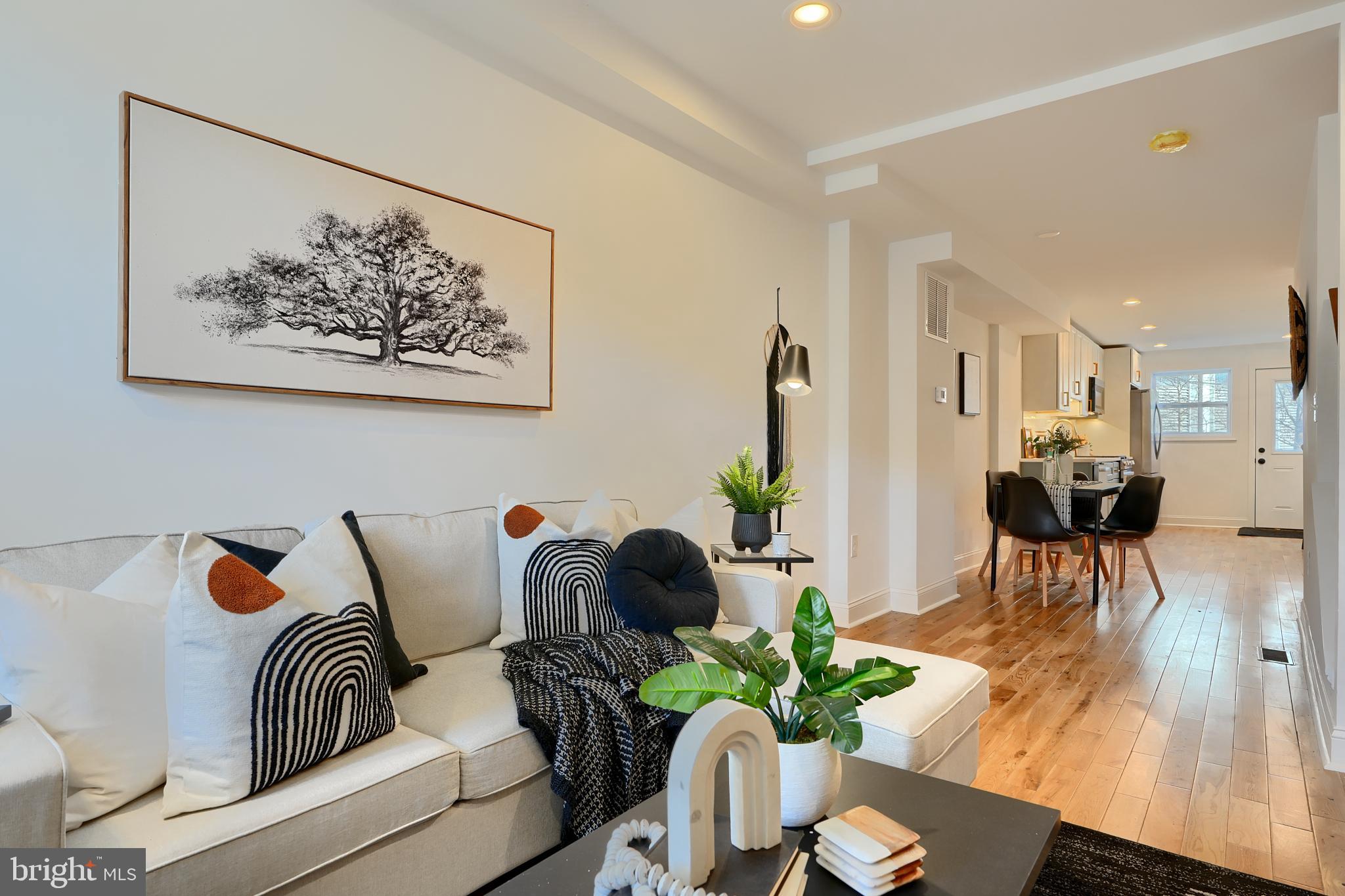 LOCUST POINT - Residential