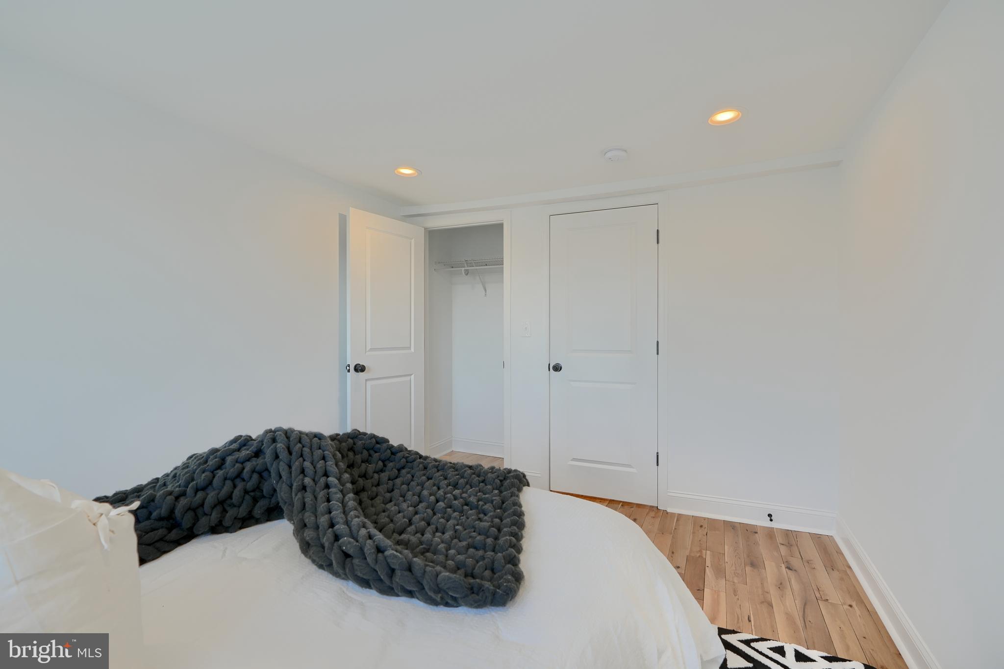 LOCUST POINT - Residential