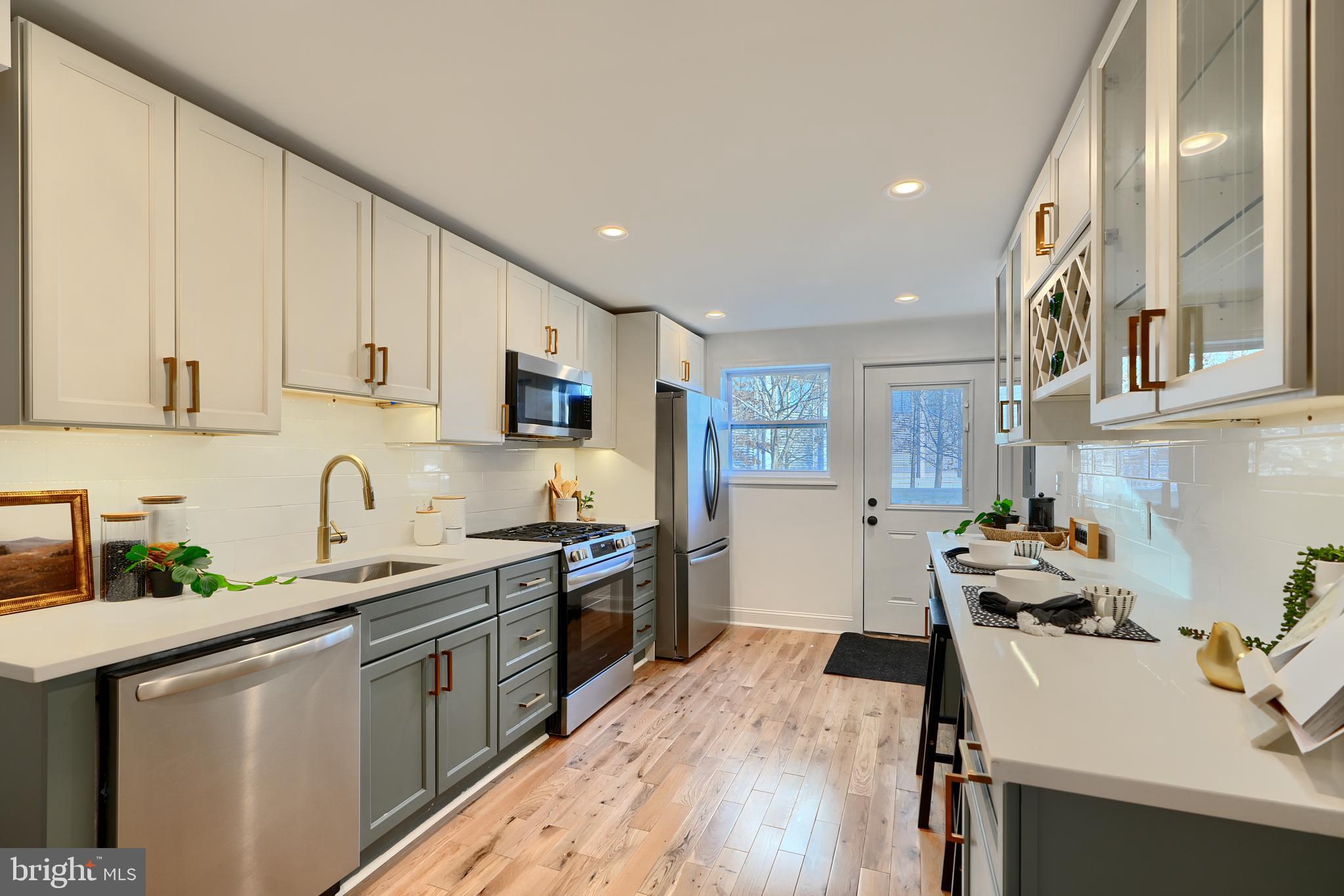LOCUST POINT - Residential