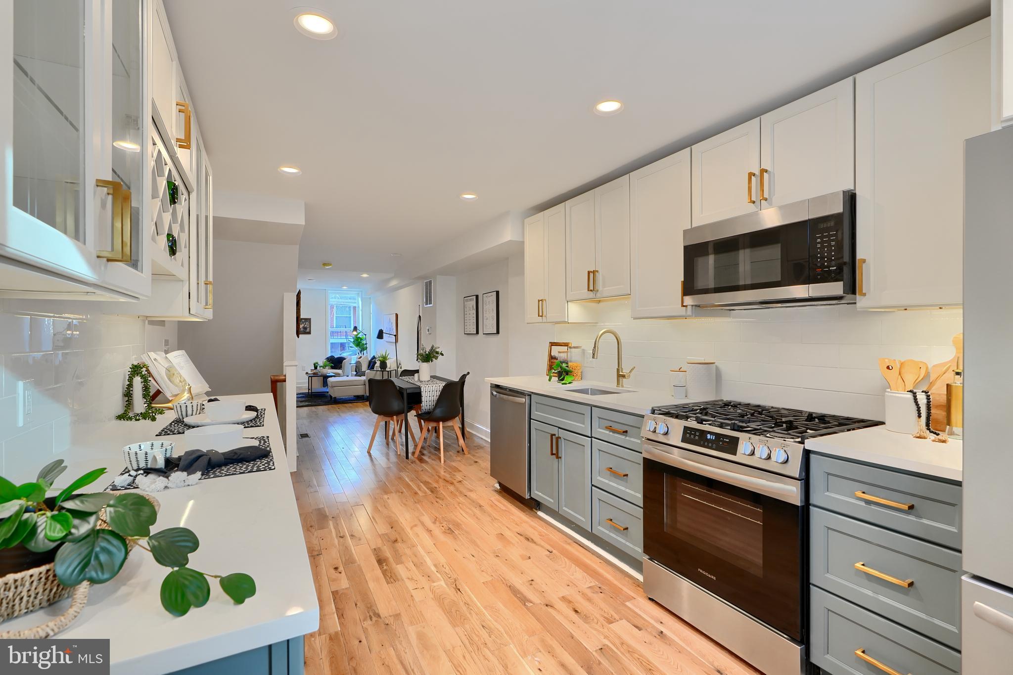 LOCUST POINT - Residential