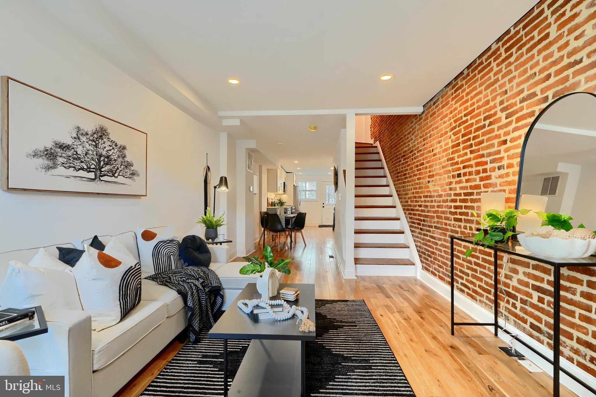 LOCUST POINT - Residential