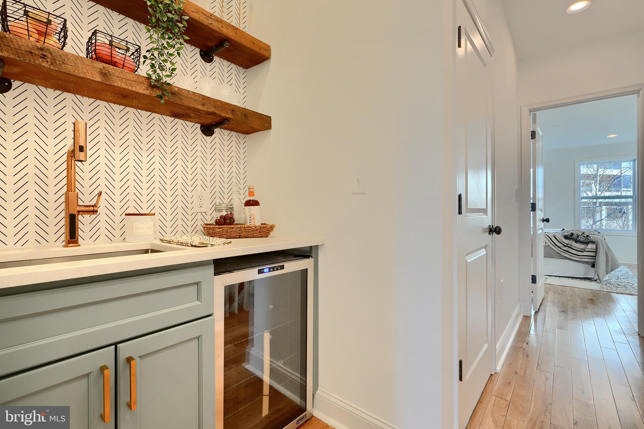 LOCUST POINT - Residential