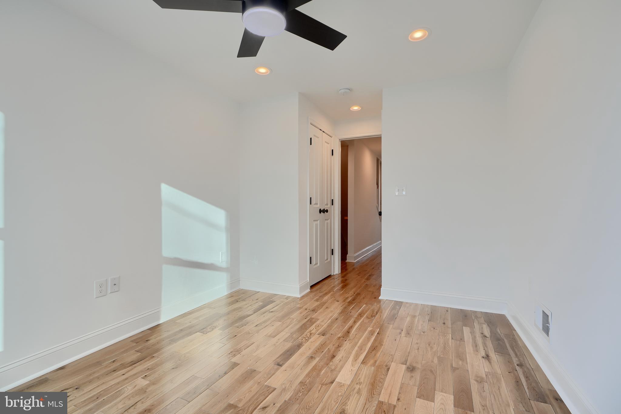 LOCUST POINT - Residential