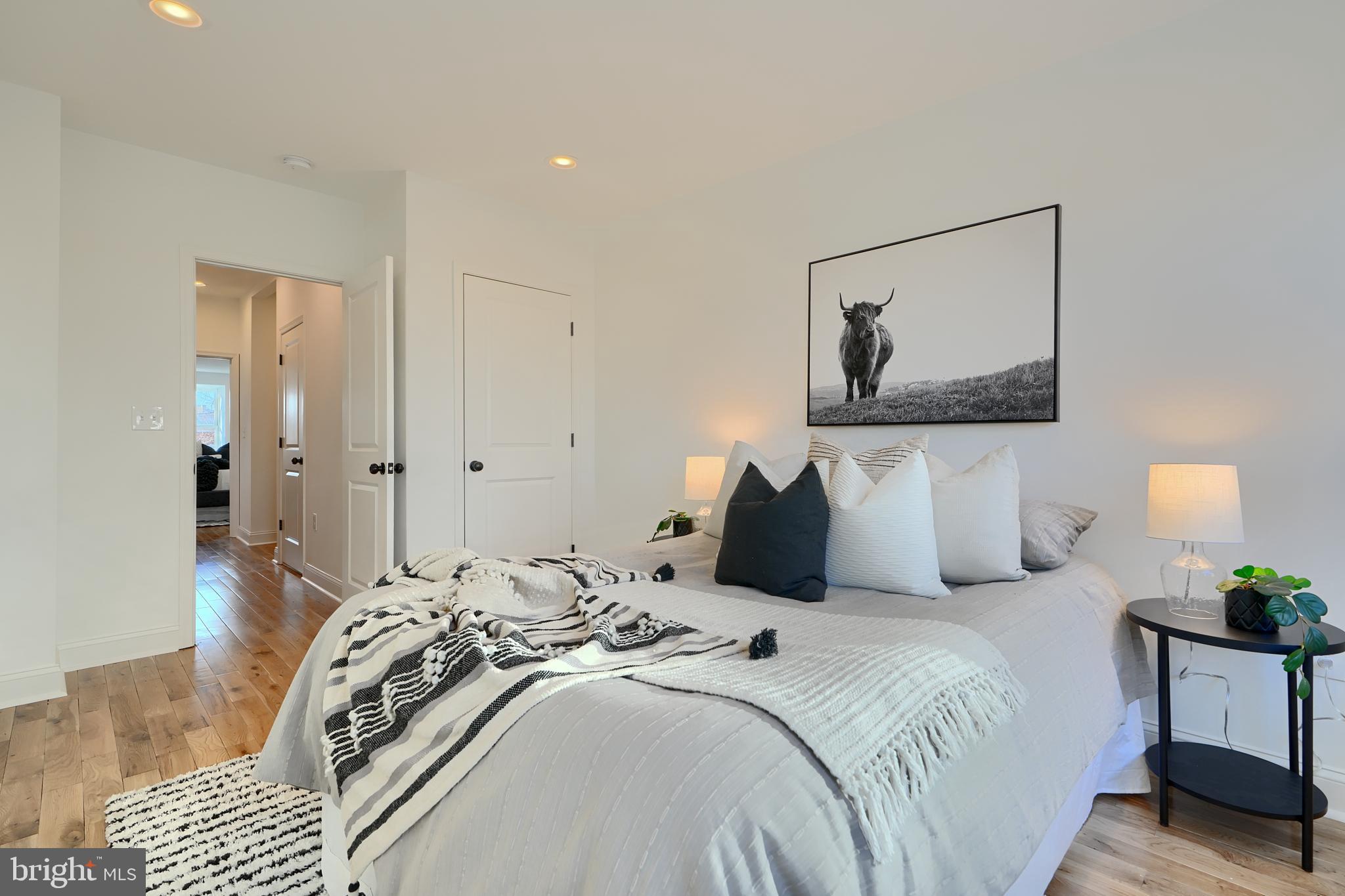 LOCUST POINT - Residential
