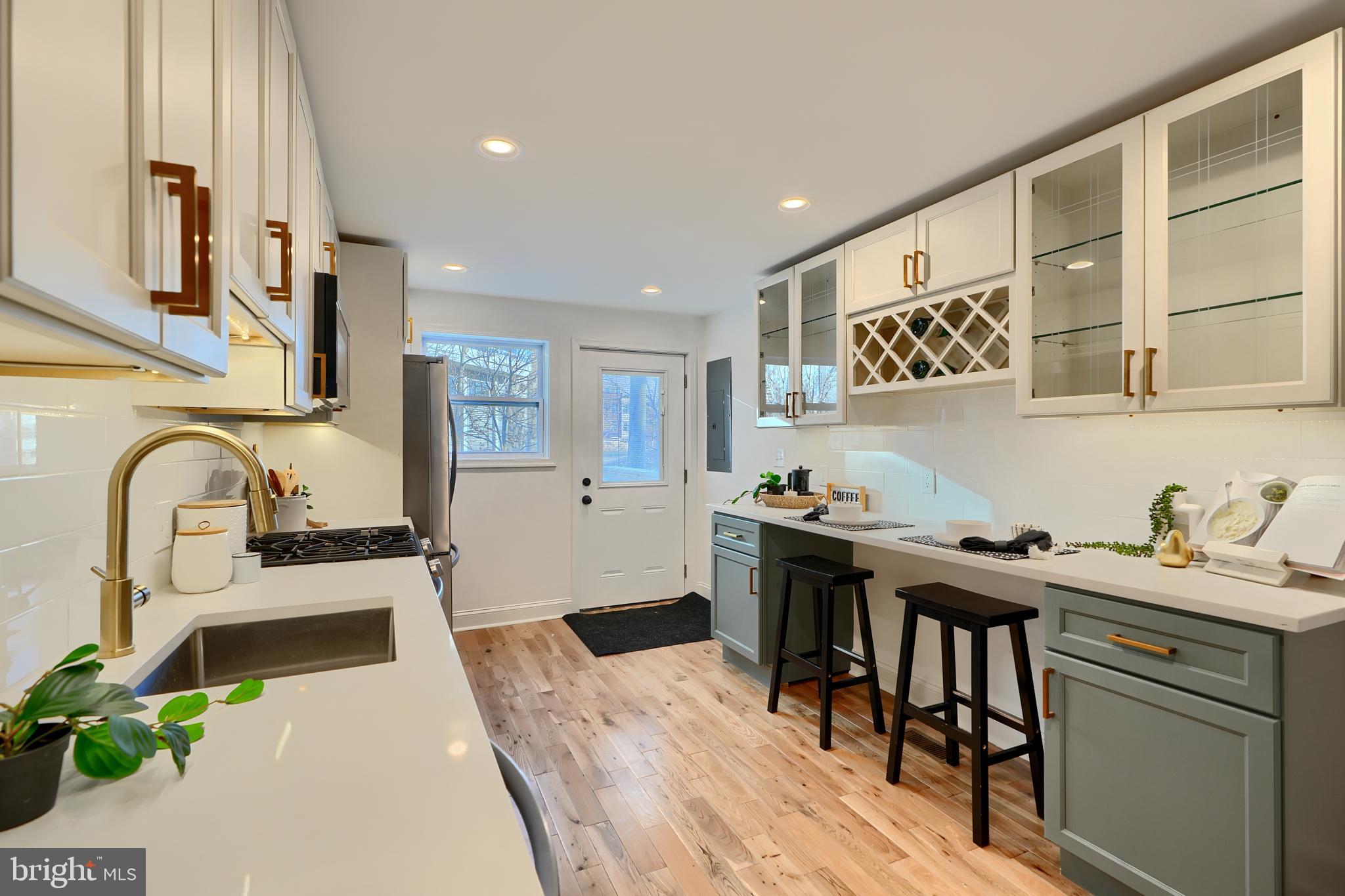 LOCUST POINT - Residential