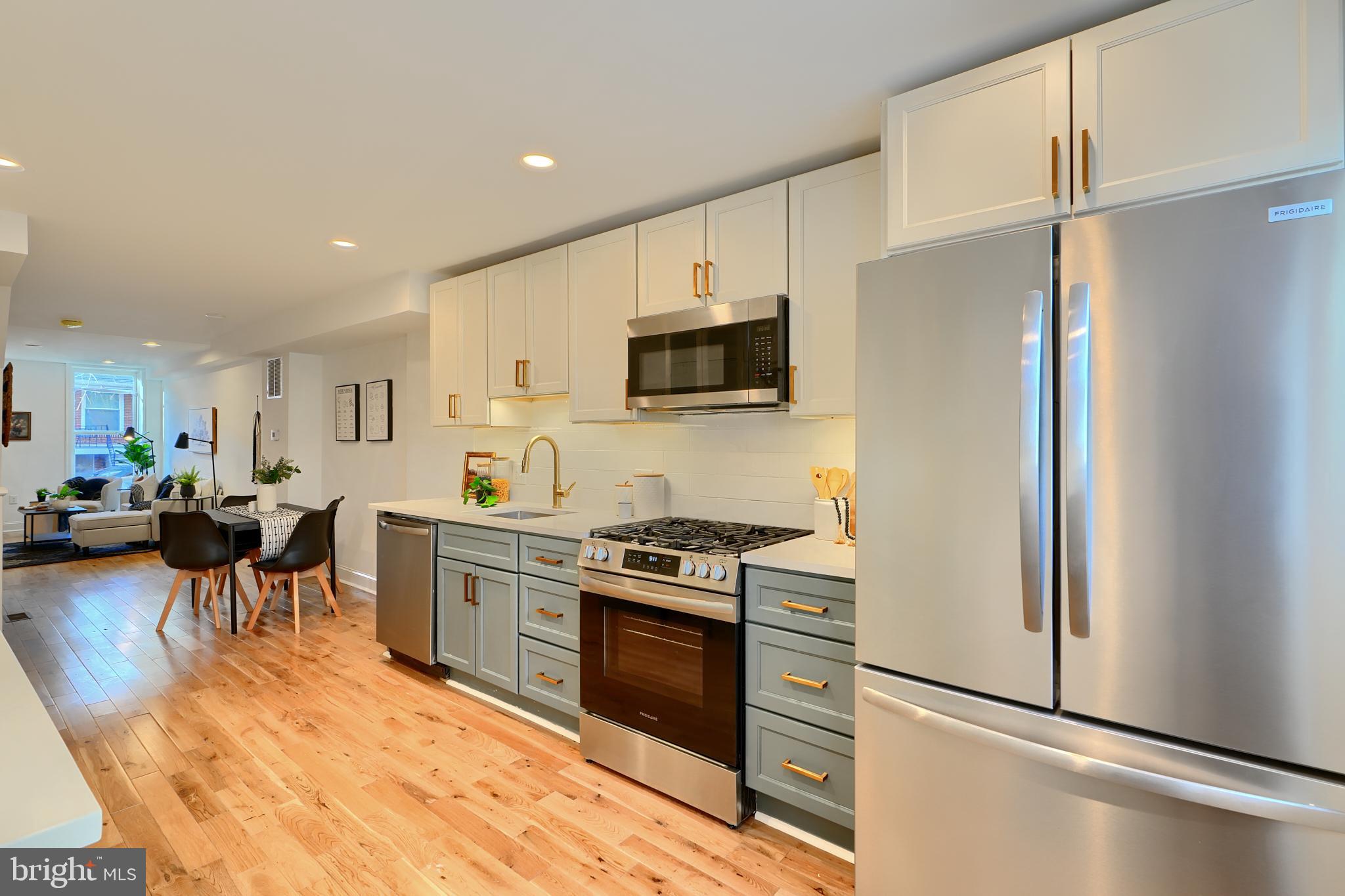 LOCUST POINT - Residential