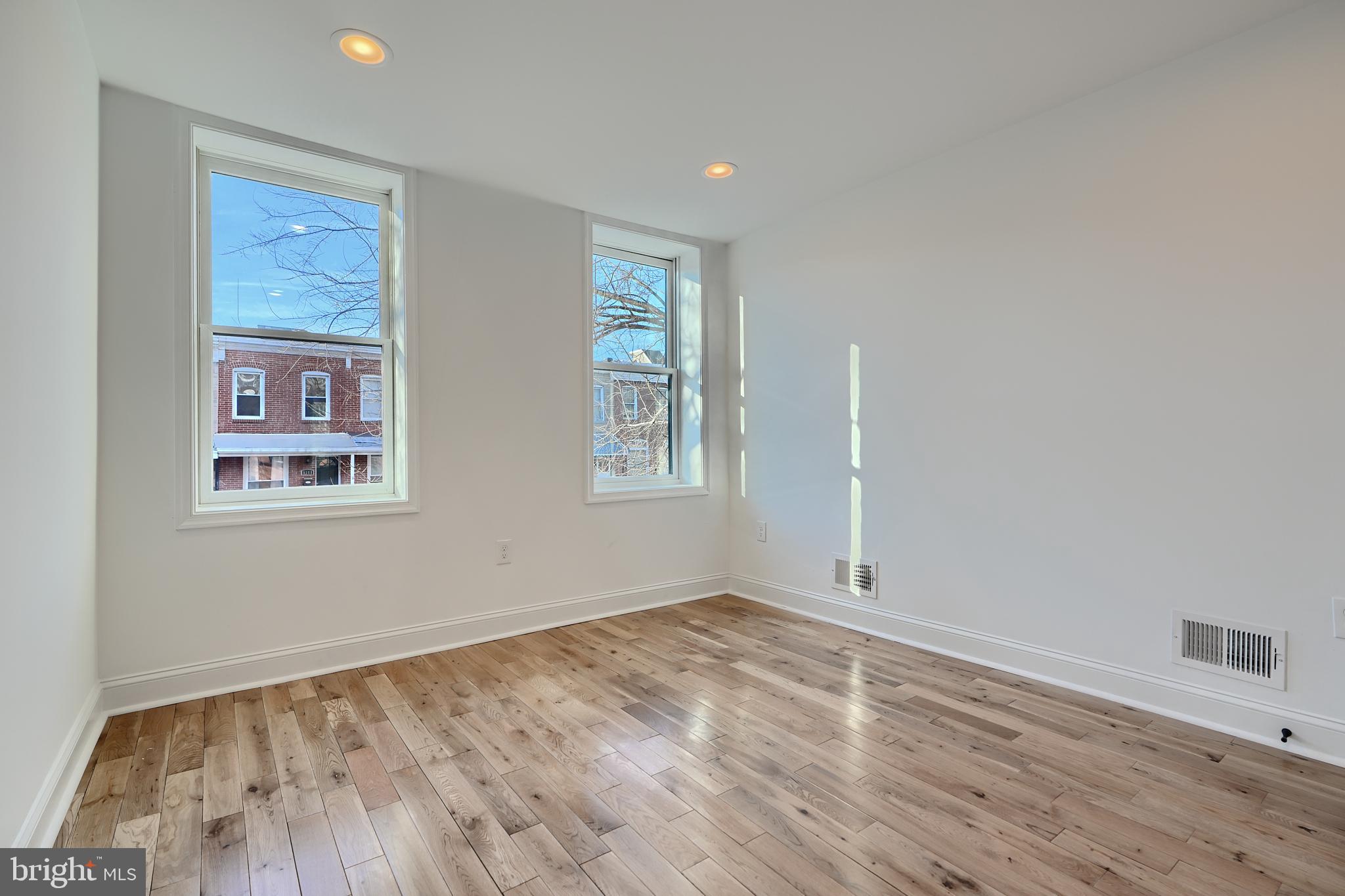 LOCUST POINT - Residential