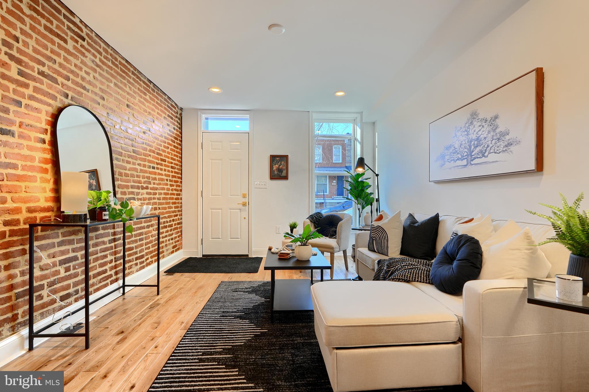 LOCUST POINT - Residential