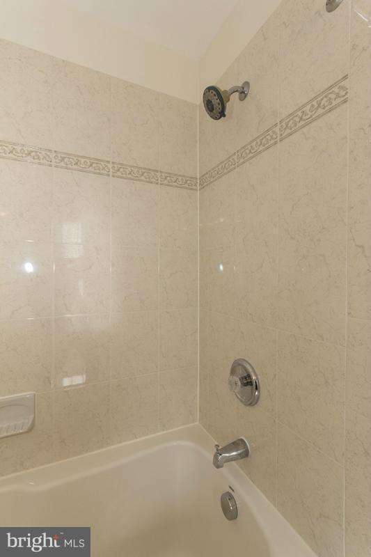 CAMDEN CROSSING - Residential Lease