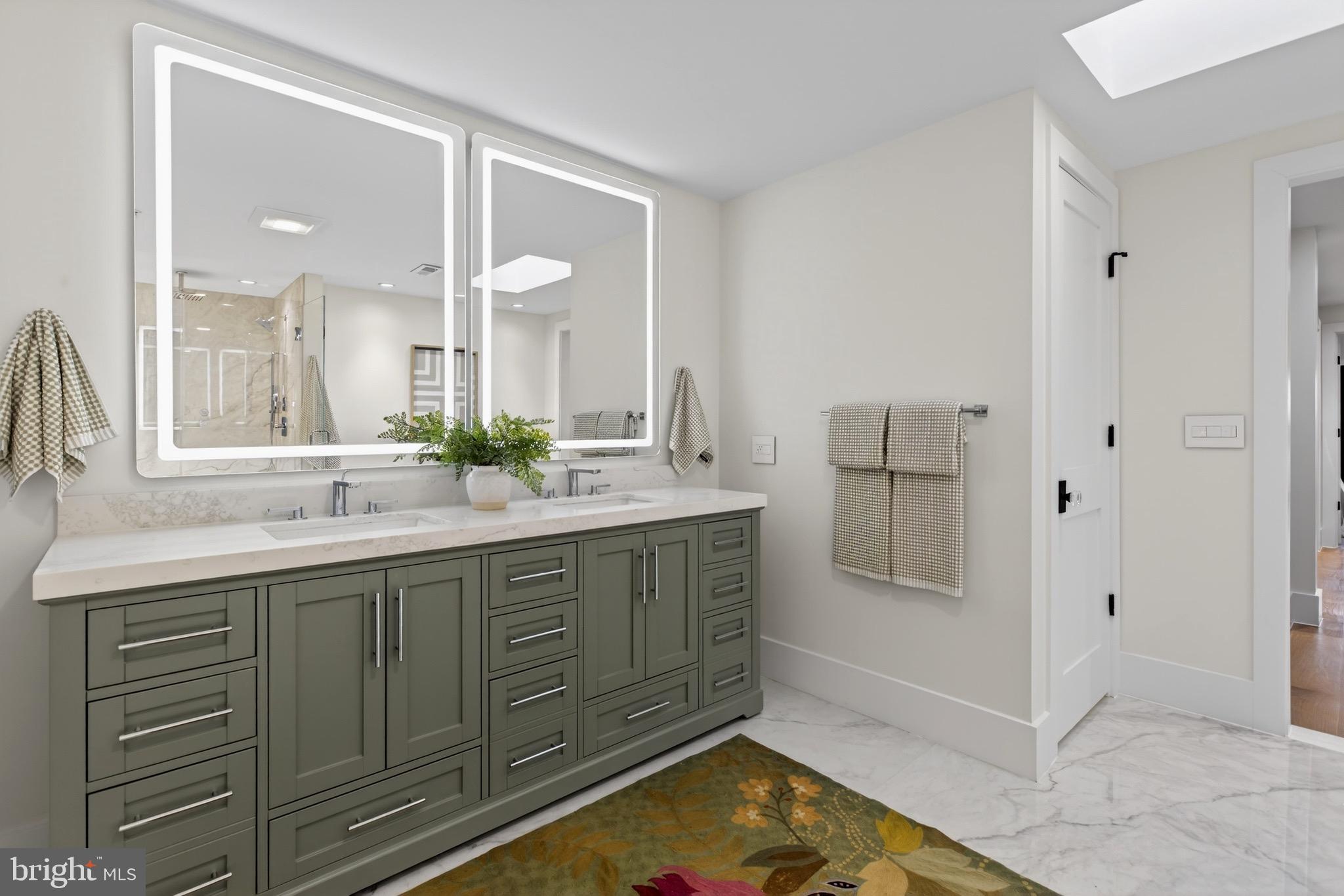 CAPITOL HILL - Residential