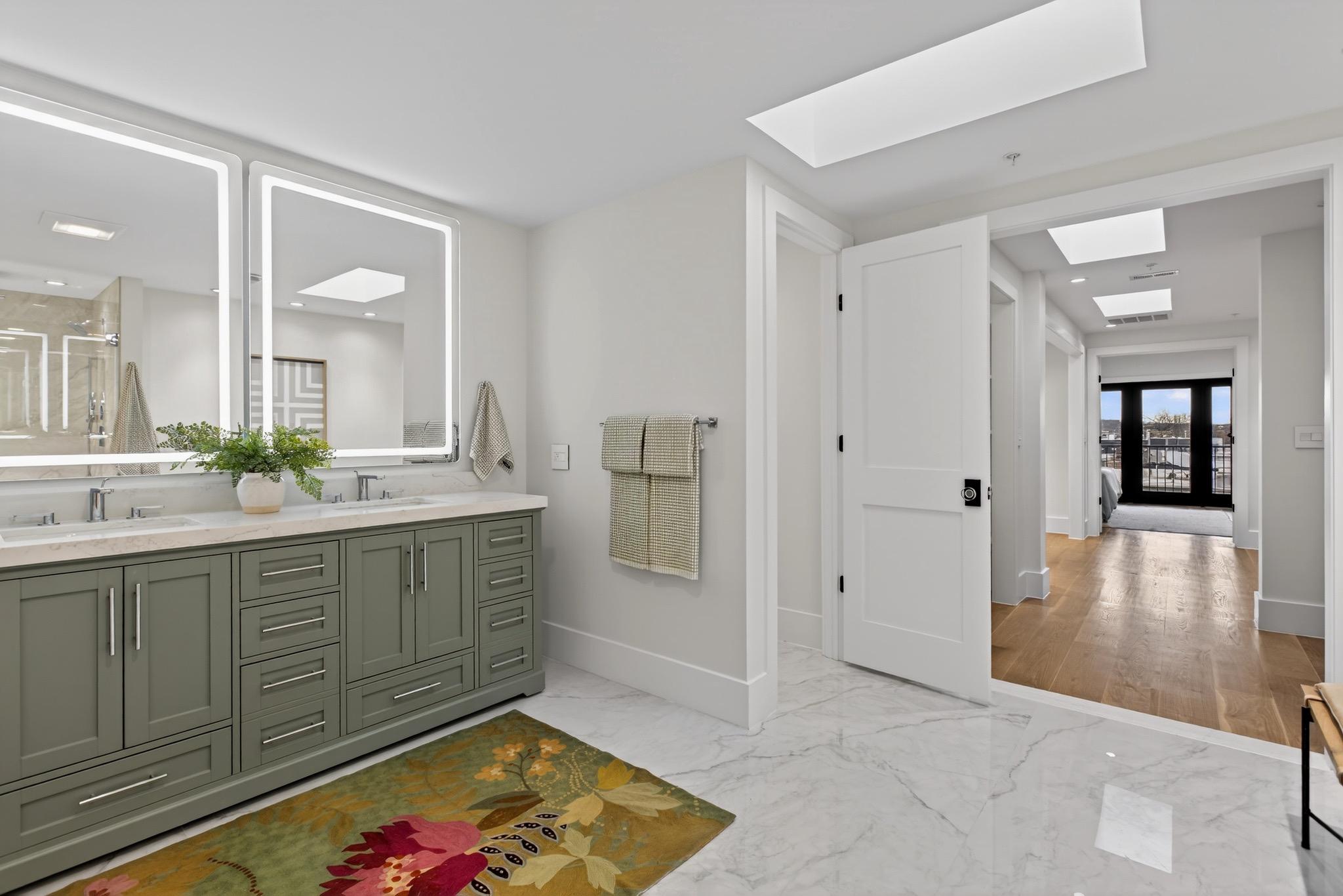 CAPITOL HILL - Residential
