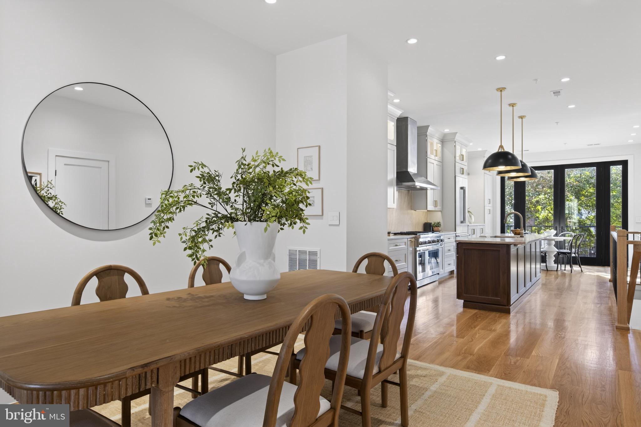 CAPITOL HILL - Residential