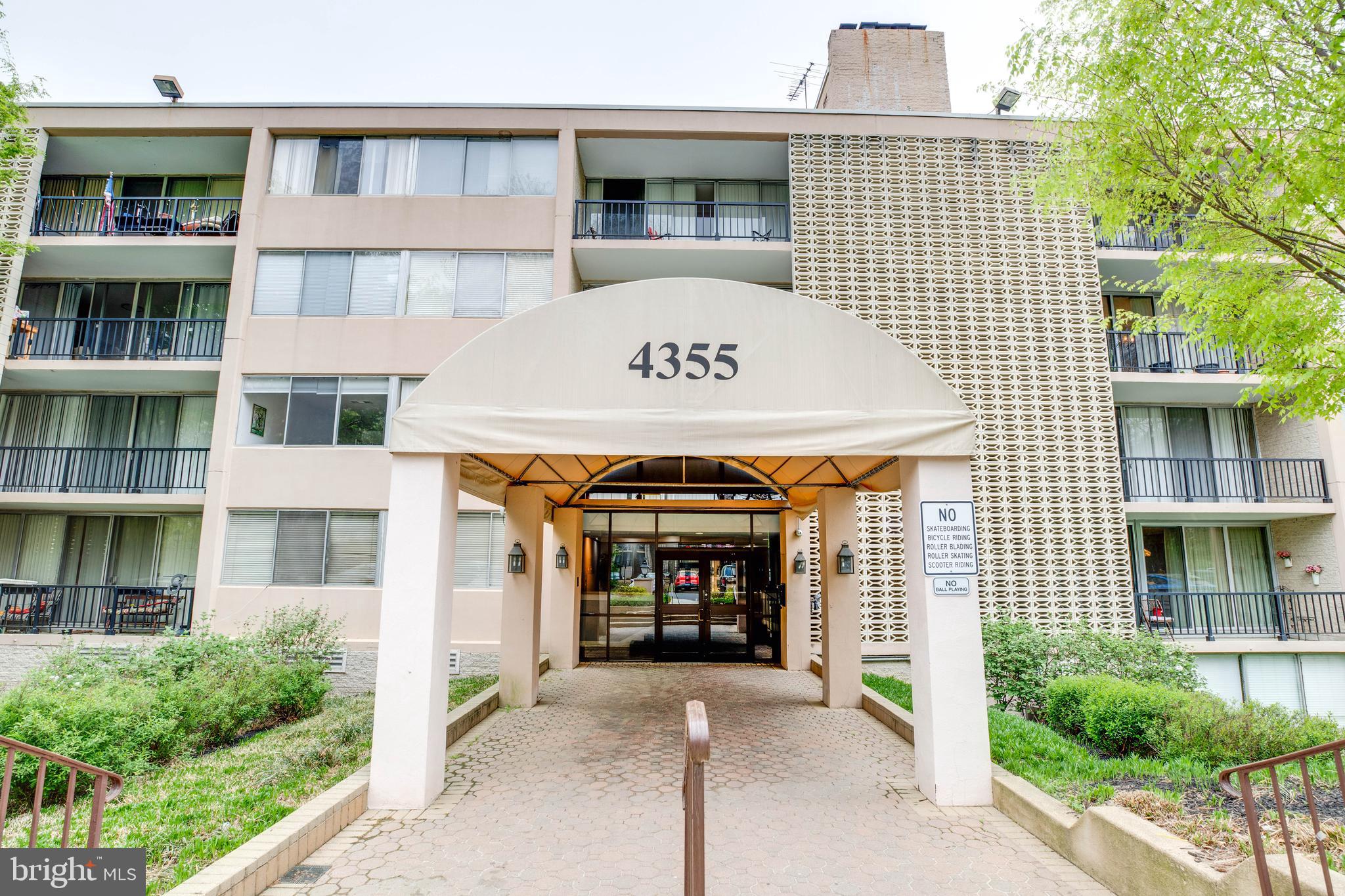 Location! Location! A top-floor, open-layout 3-bedroom, 2 full-bath condo with an elevator. A spacious balcony brings in abundant natural light that flows beautifully into the hardwood-floored living room. The kitchen features granite countertops and a microwave is brand new, and tile flooring. All paint is new. All three bedrooms are bright with natural light, and the full bathrooms are move-in ready.

Gas and water are included in the rent; electricity is not. Two parking tags are provided. There's also access to a community swimming pool.