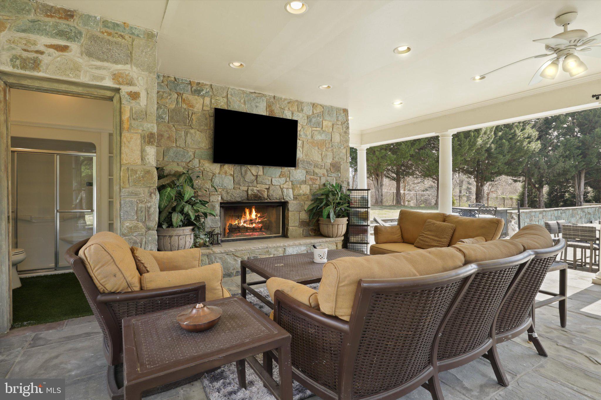 SADDLE RIDGE - Residential