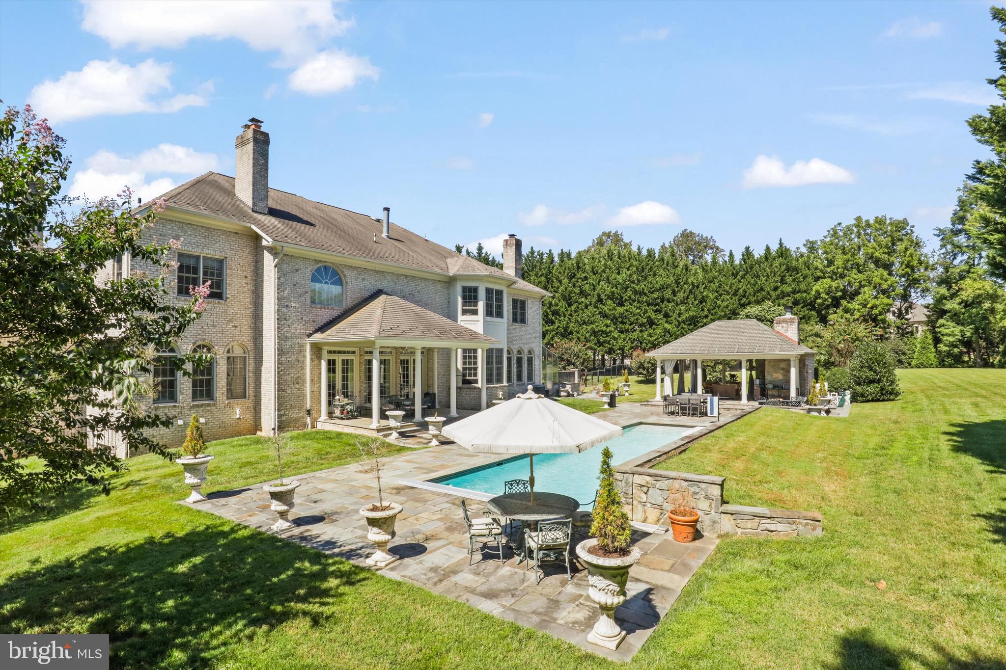 SADDLE RIDGE - Residential