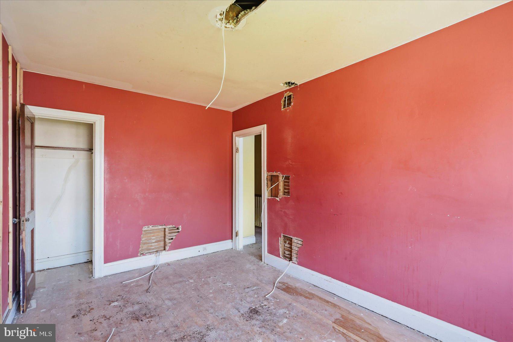 DUNDALK MANOR - Residential