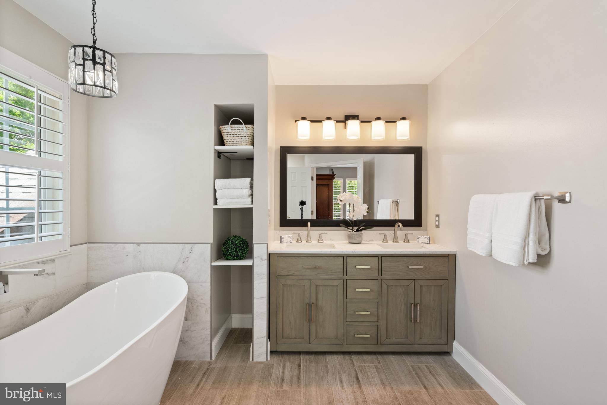 BROADLANDS - Residential