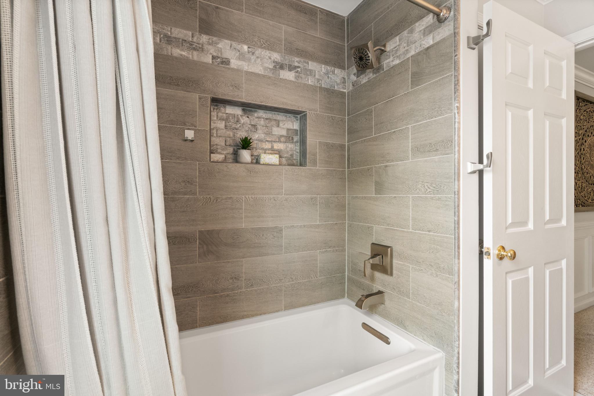 BROADLANDS - Residential