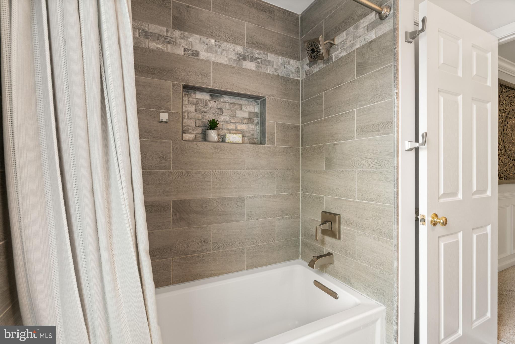 BROADLANDS - Residential