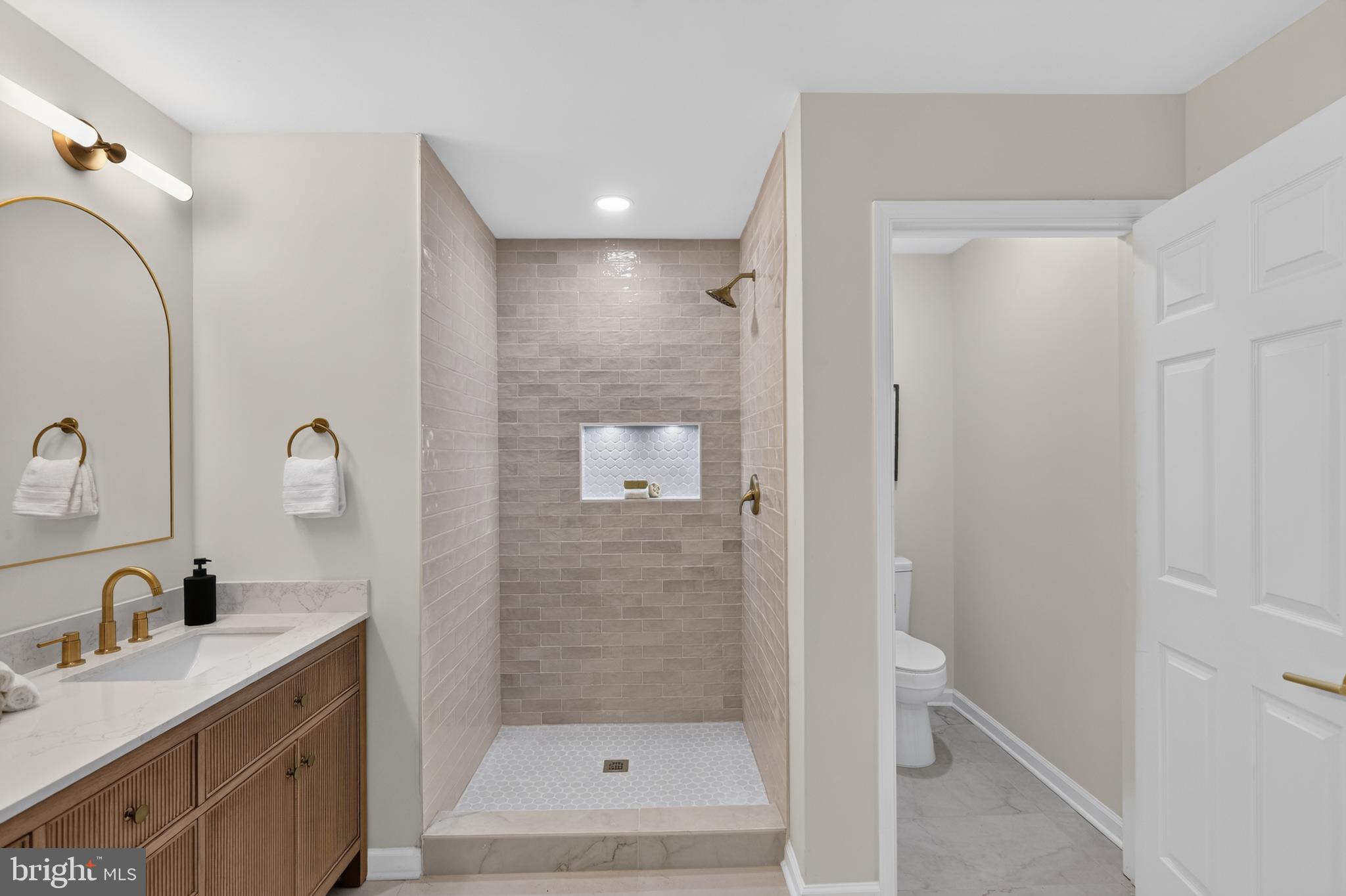ASHLAWN - Residential