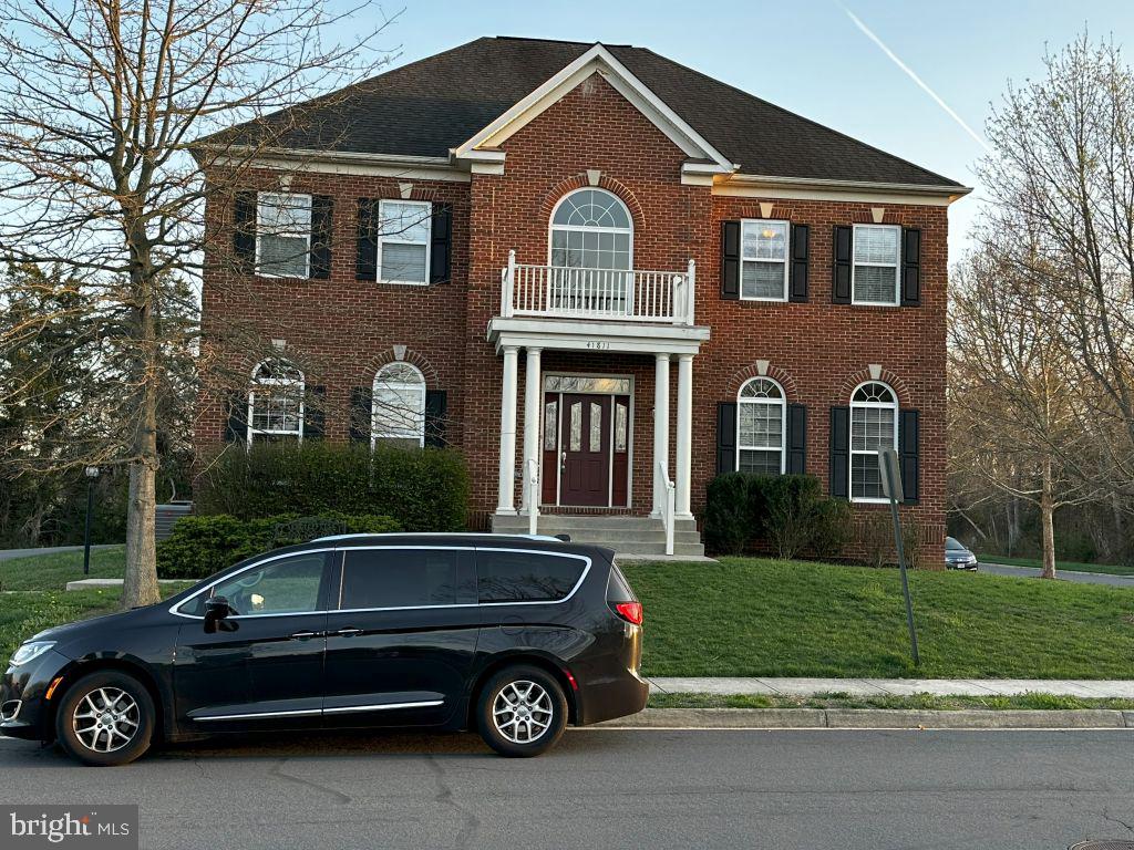 Former model house and luxurious home available forrent. Freshly panted inside and power washed outside.
Located 2 minute walk to the pool and community center. Available for lease 12-24 months. Brambleton
Town Center, Movie Theatre, and gourmet restaurants are less than 3 miles. Great connectivity to 267,
Route 7 and 28. This marvelous house features 4,158 finished sq ft above two levels and basement is
1790 sft, spacious 3-Car Garage, 4+ bedrooms 5.5 bathrooms, basement Rec. Room, Office, or 5th
bedroom (NTC). A deck off of the bedroom available upstairs. Pets are considered on case by case with $500.00 Security Deposit and additional pet rent.