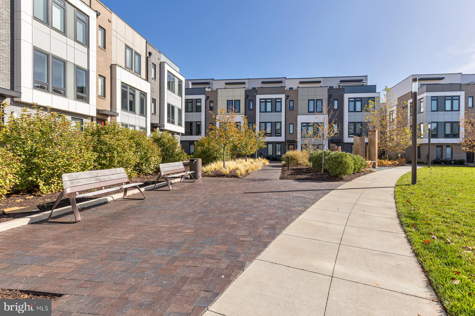 EISENHOWER SQUARE - Residential Lease