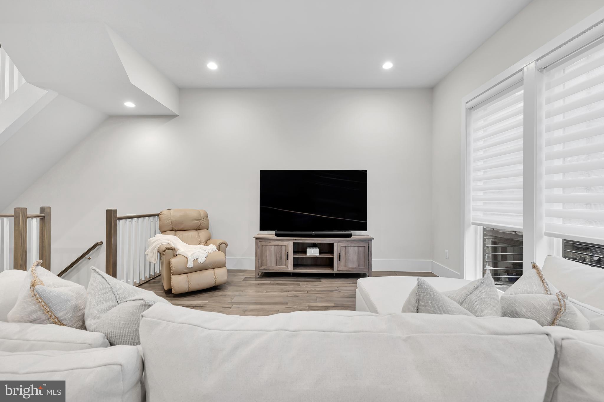 EISENHOWER SQUARE - Residential Lease