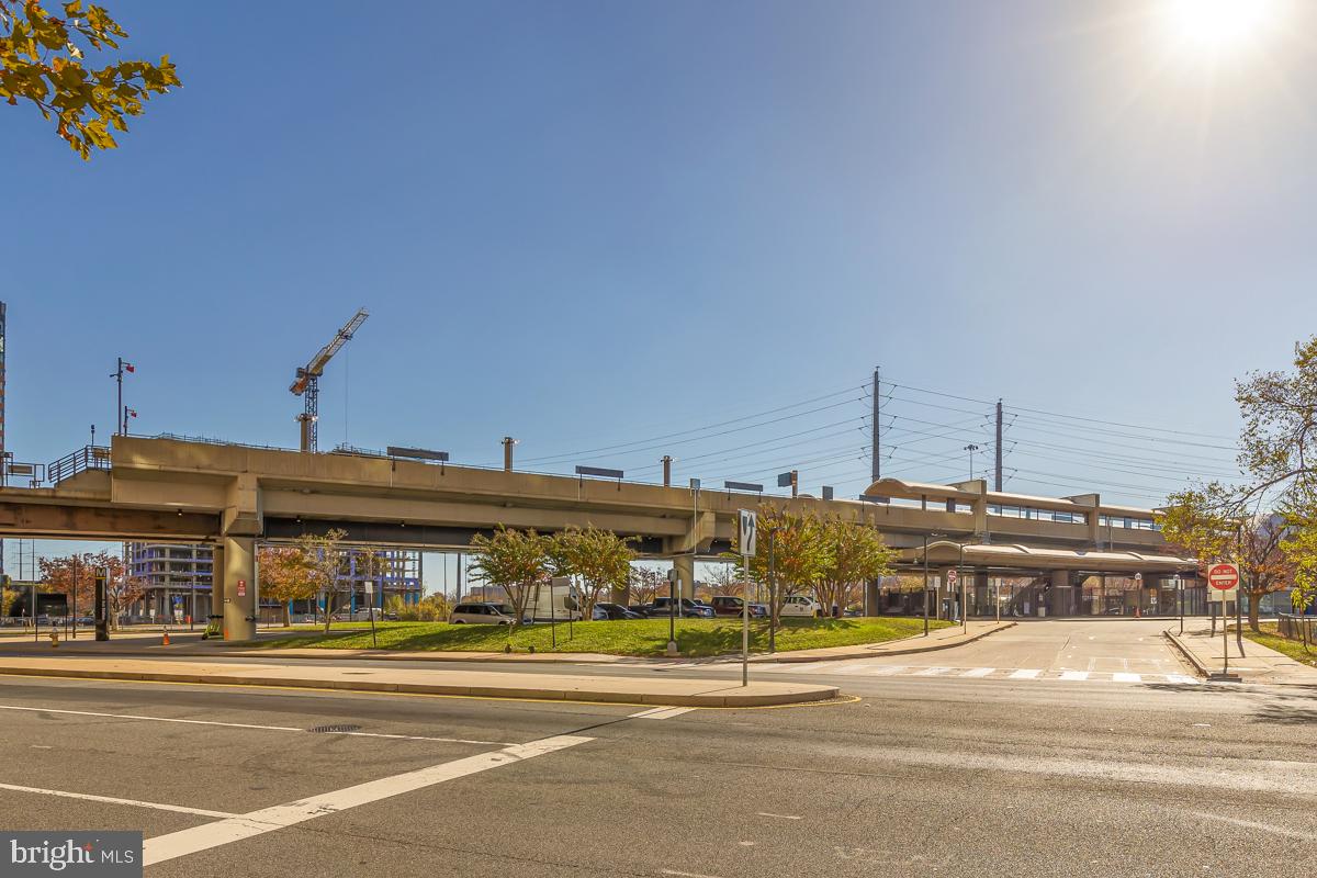 EISENHOWER SQUARE - Residential Lease