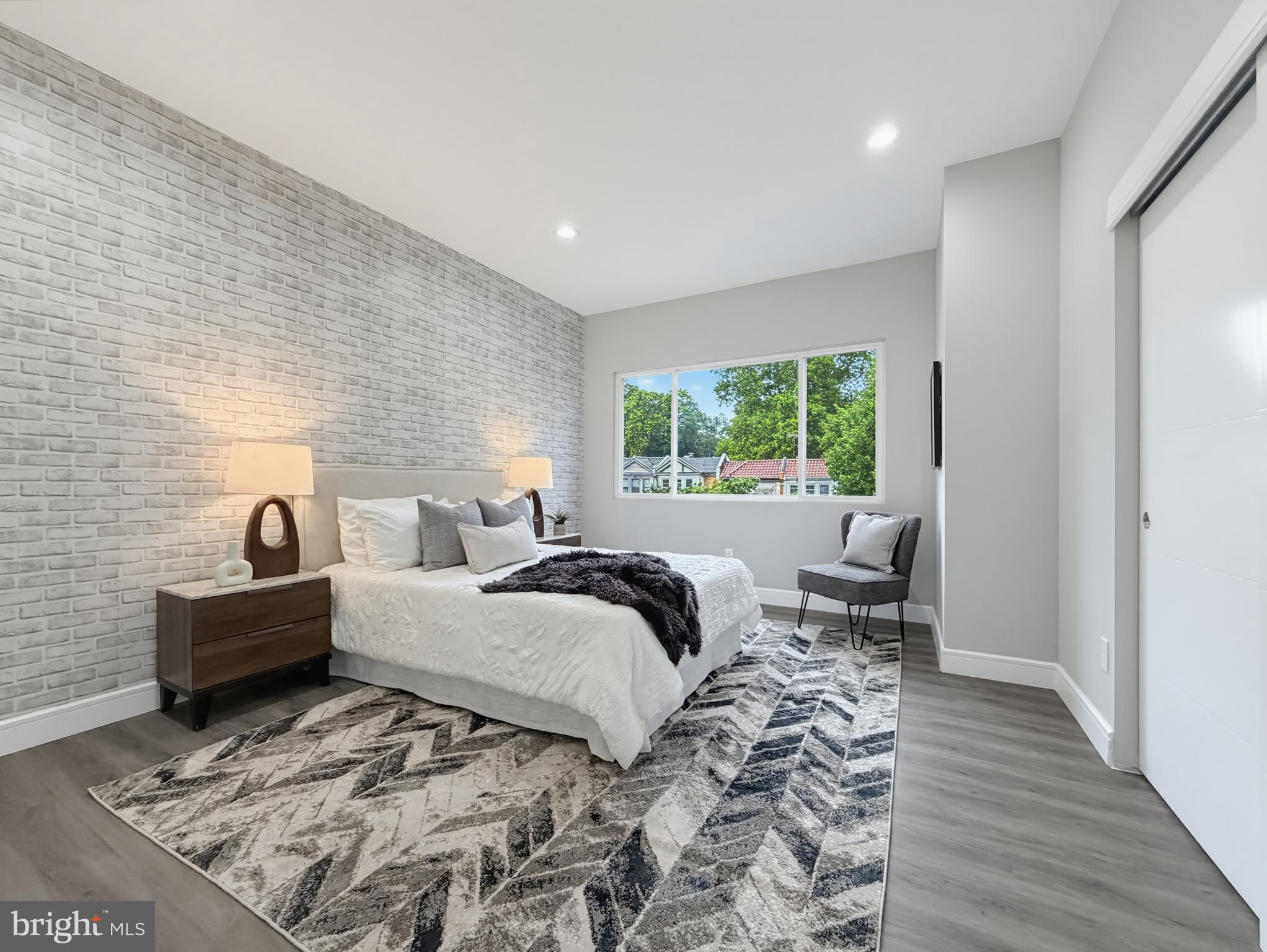 LOGAN - Residential