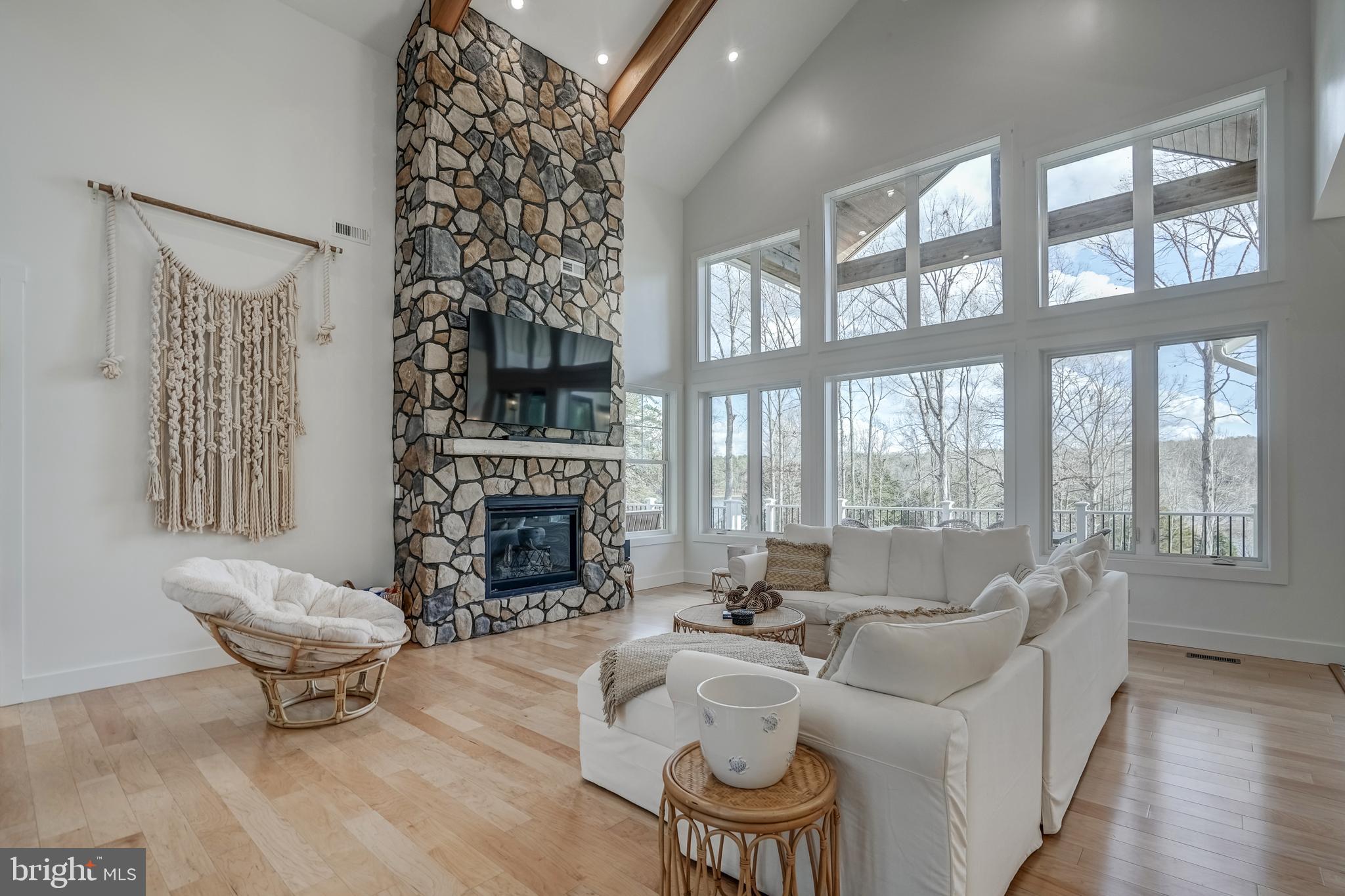MITCHELL POINT - Residential
