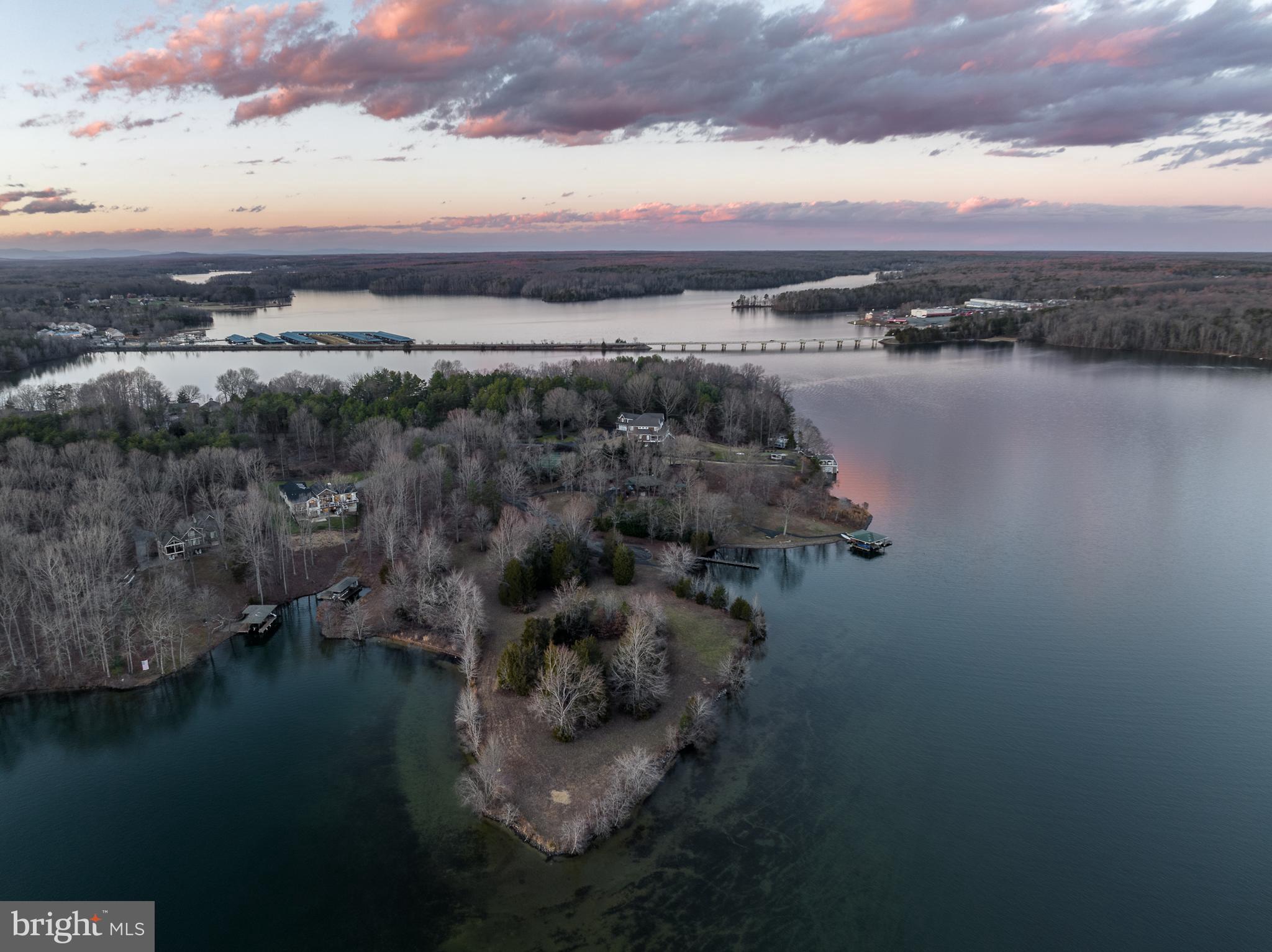 MITCHELL POINT - Residential
