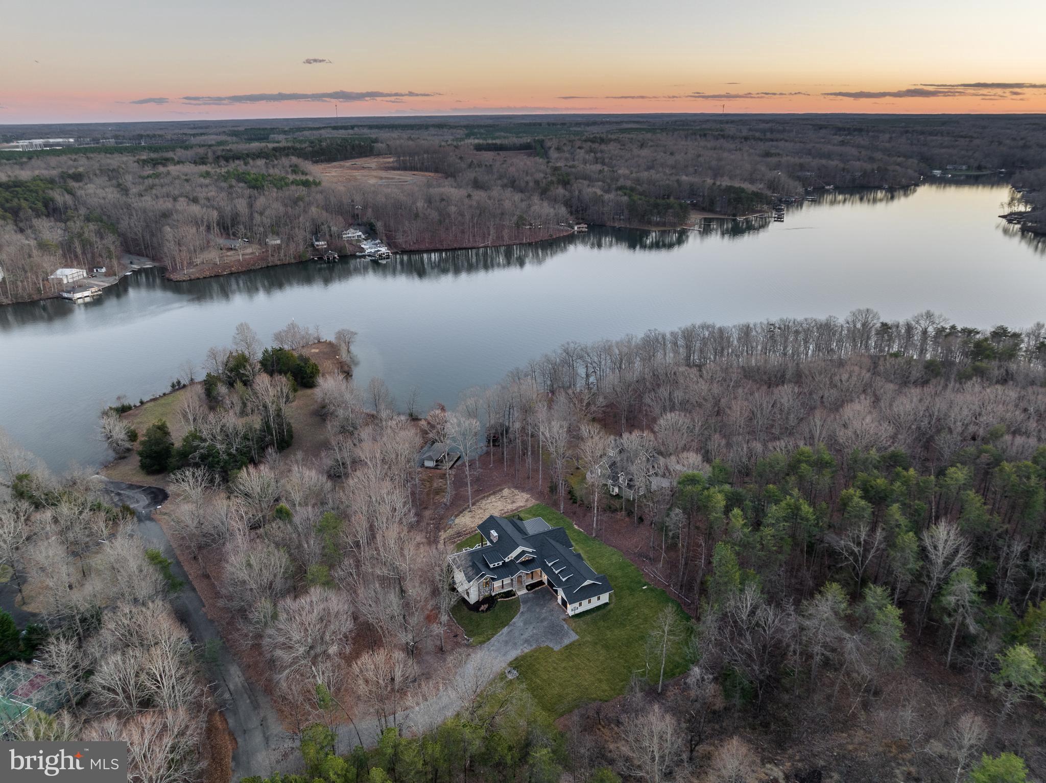 MITCHELL POINT - Residential