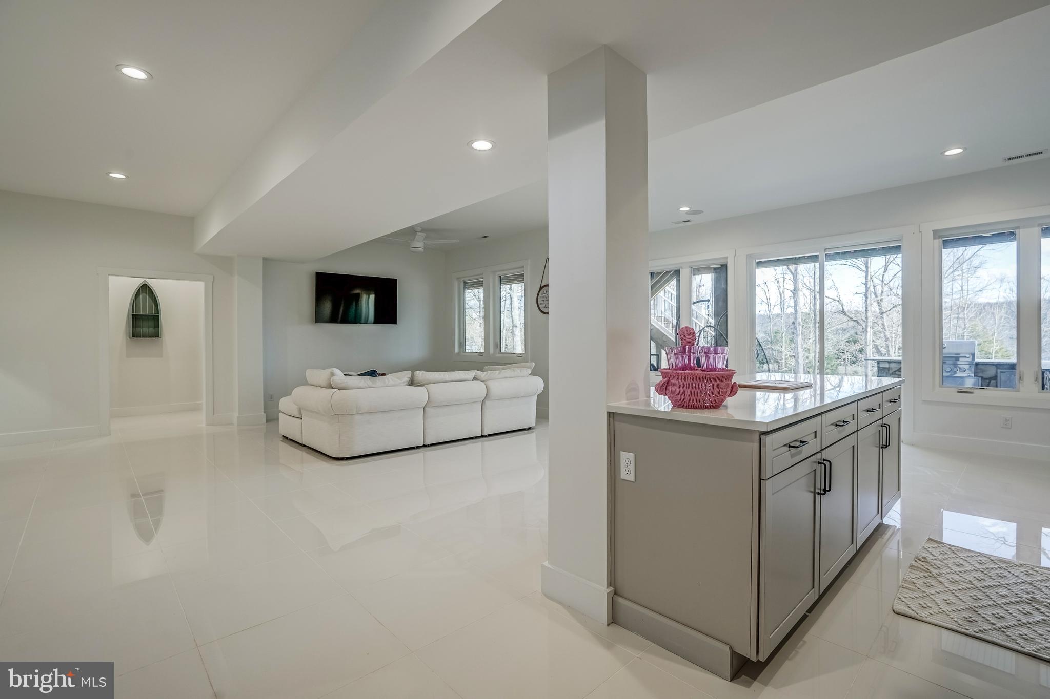 MITCHELL POINT - Residential