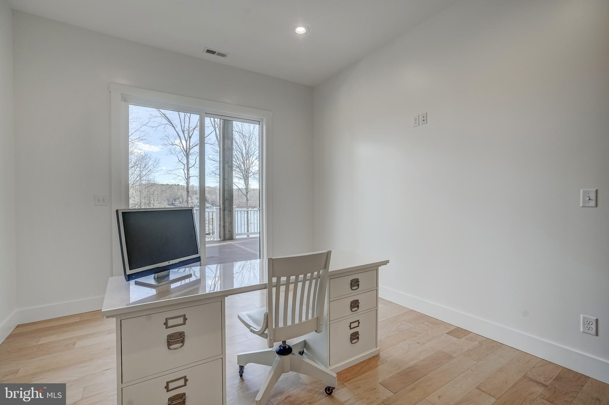MITCHELL POINT - Residential