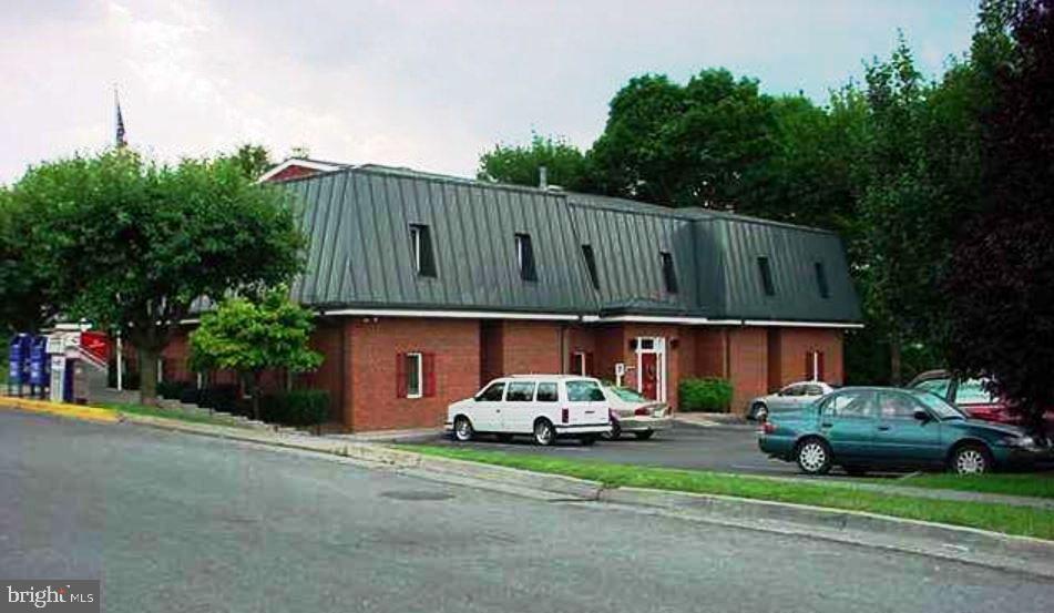 2787 SF of Office Space For Lease-building owner is vacating
Remainder of building is leased (5769 SF)
Plenty of Parking with Separate Entrance right off   Parking Lot
Landlord pays all utilities, taxes and maintenance
Convenient access to Winchester Medical Center,     Routes 50, VA-37 Bypass & Interstate 81
Easy access to downtown Winchester
Availability negotiable