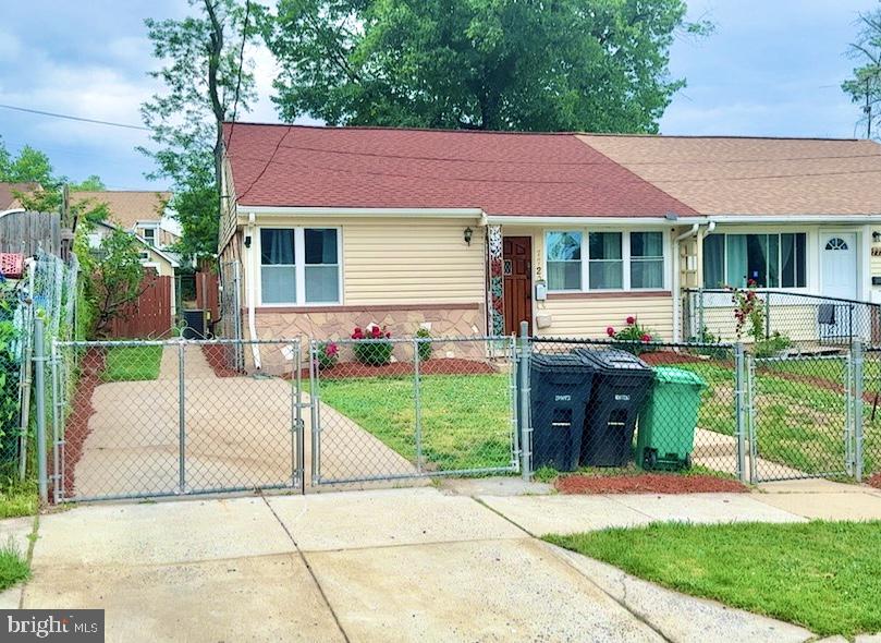PALMER PARK - Residential Lease