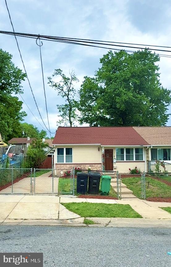 PALMER PARK - Residential Lease
