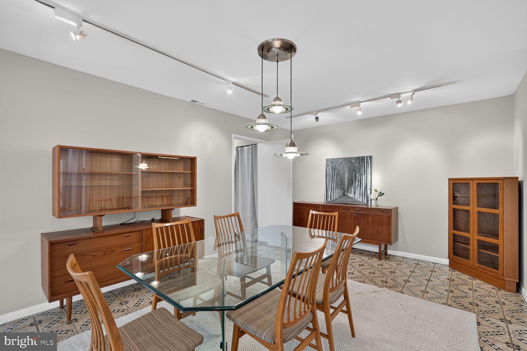 SUMNER VILLAGE - Residential