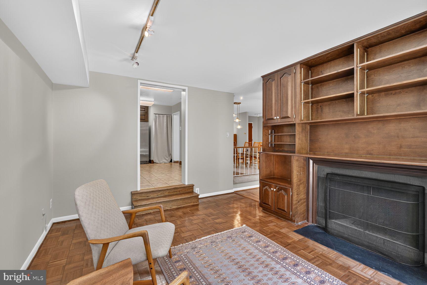 SUMNER VILLAGE - Residential