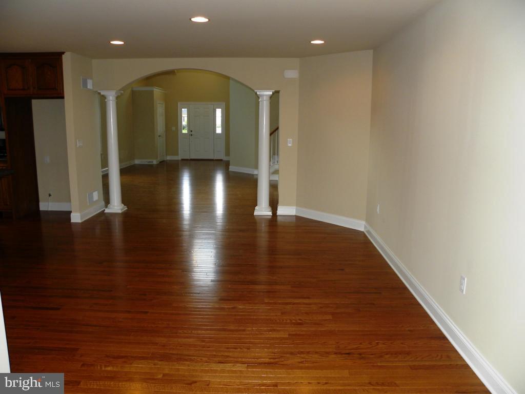 SUMMIT POINTE AT ELM TREE - Residential