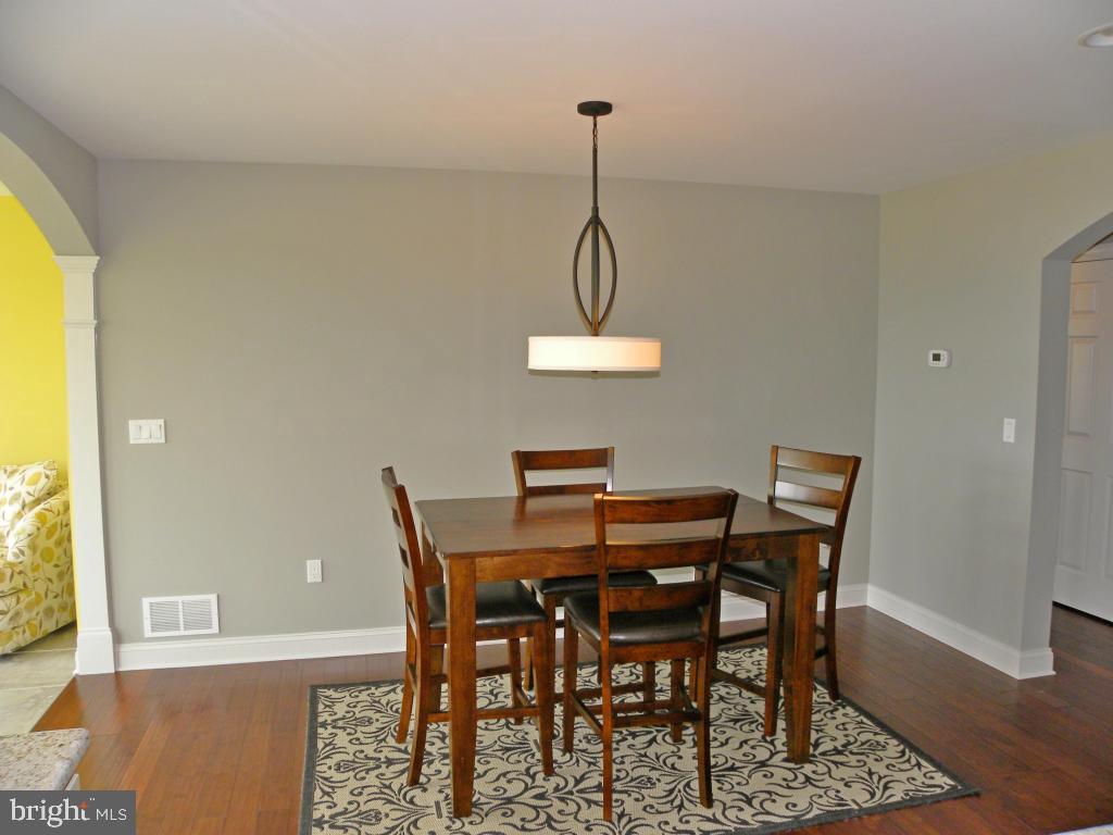 SUMMIT POINTE AT ELM TREE - Residential
