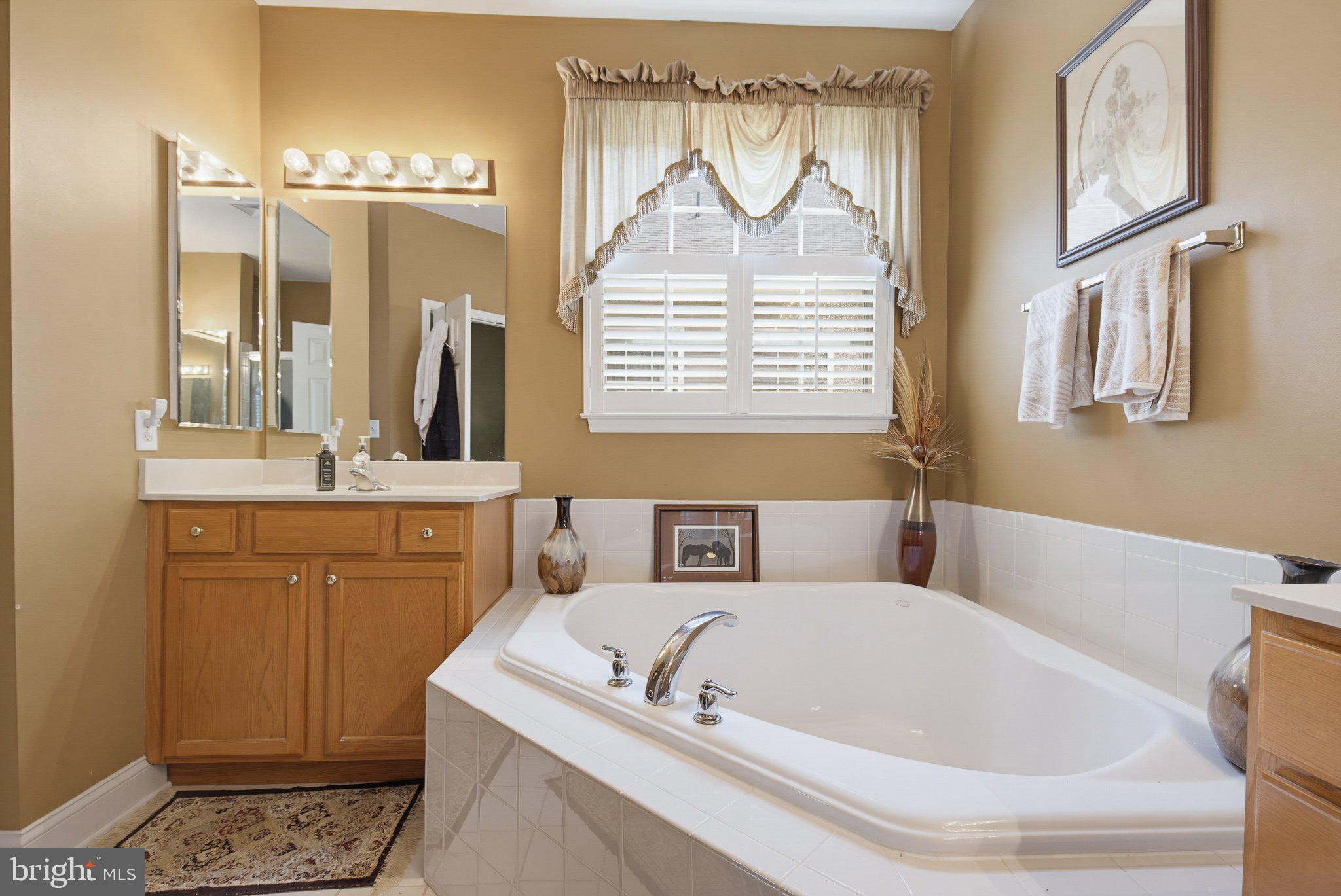 FOUR SEASONS AT ELM TREE - Residential