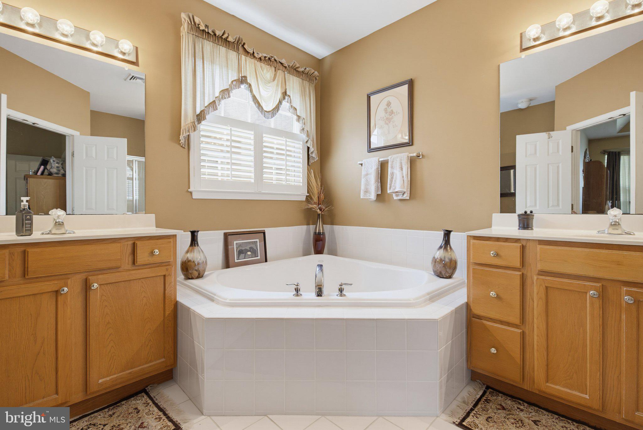 FOUR SEASONS AT ELM TREE - Residential