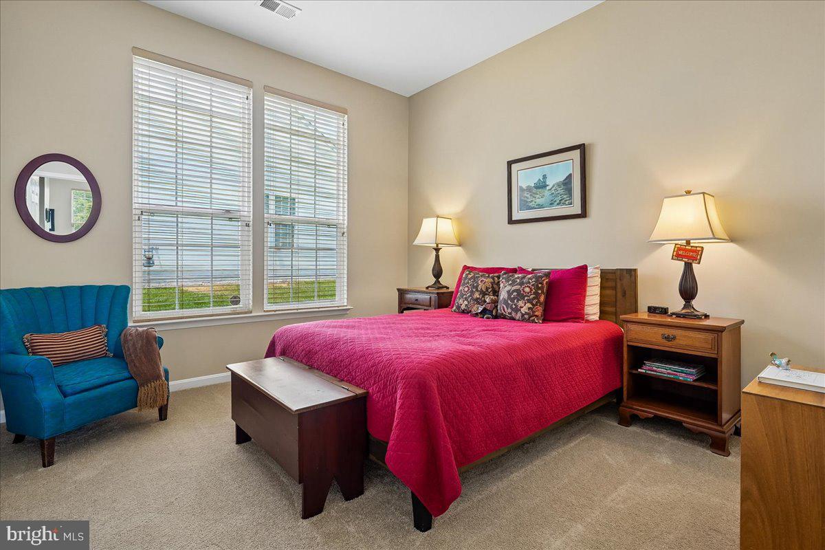 FOUR SEASONS - Residential